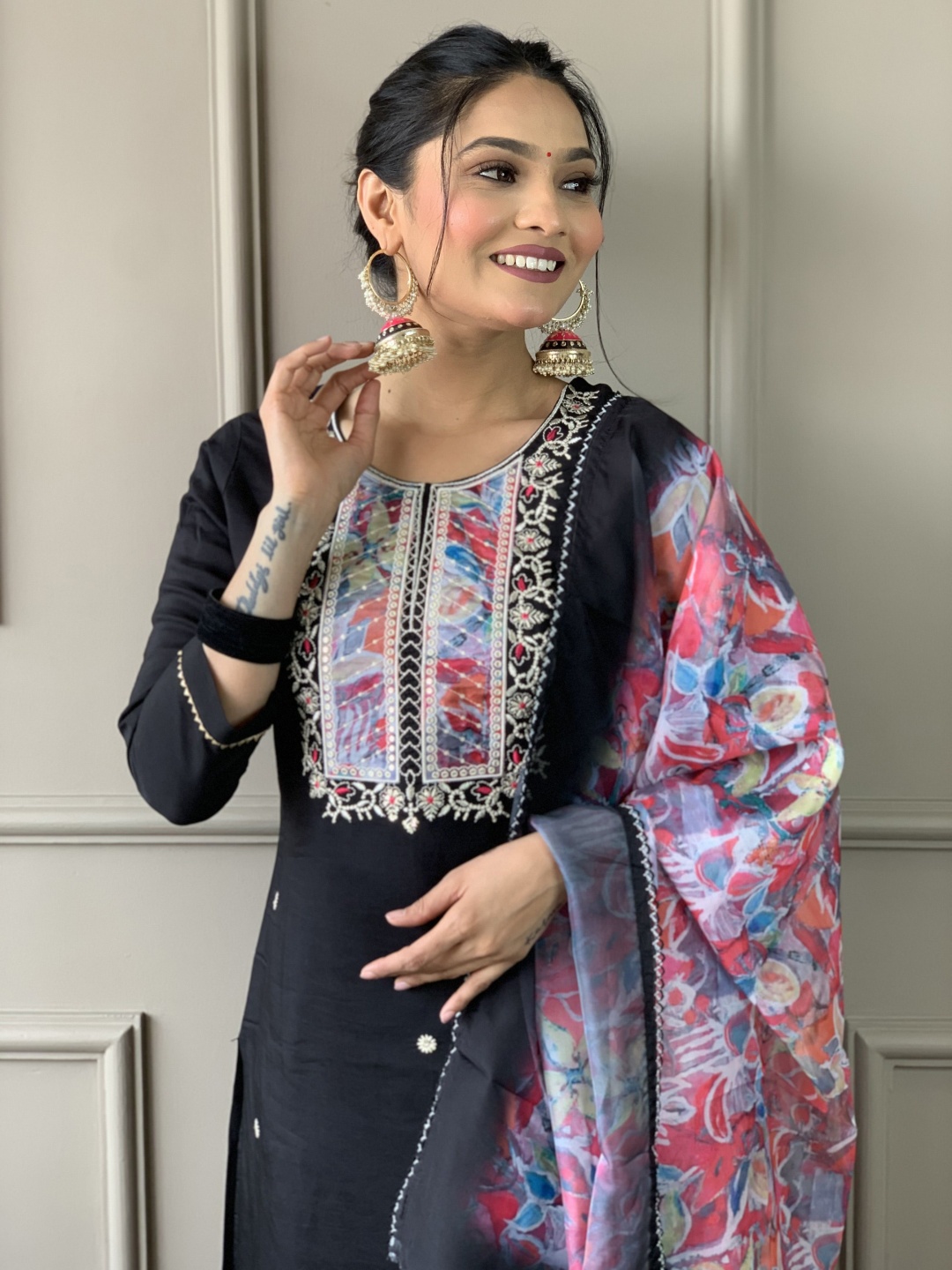 Fabdeal Floral Embroidered Embellished Straight Kurta With Trouser And Dupatta, Black
Fabdeal Floral Embroidered Embellished Straight Kurta With Trouser And Dupatta, Black