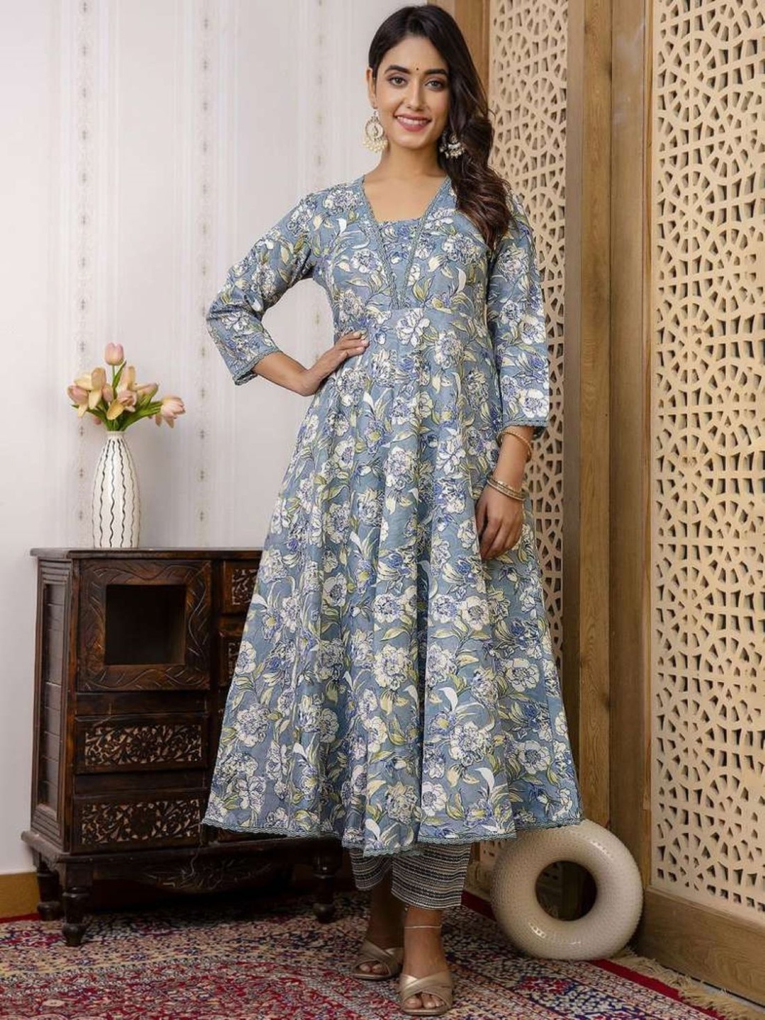 PARTHVI Floral Printed V-Neck Pure Cotton Anarkali Kurta With Trousers And Dupatta, Grey
PARTHVI Floral Printed V-Neck Pure Cotton Anarkali Kurta With Trousers And Dupatta, Grey