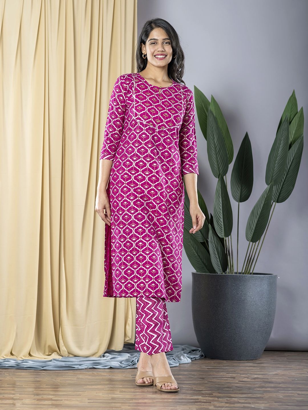 Jaitpuriya Ethnic Motifs Printed Keyhole Neck Sequinned Straight Kurta With Trousers, Pink
Jaitpuriya Ethnic Motifs Printed Keyhole Neck Sequinned Straight Kurta With Trousers, Pink
