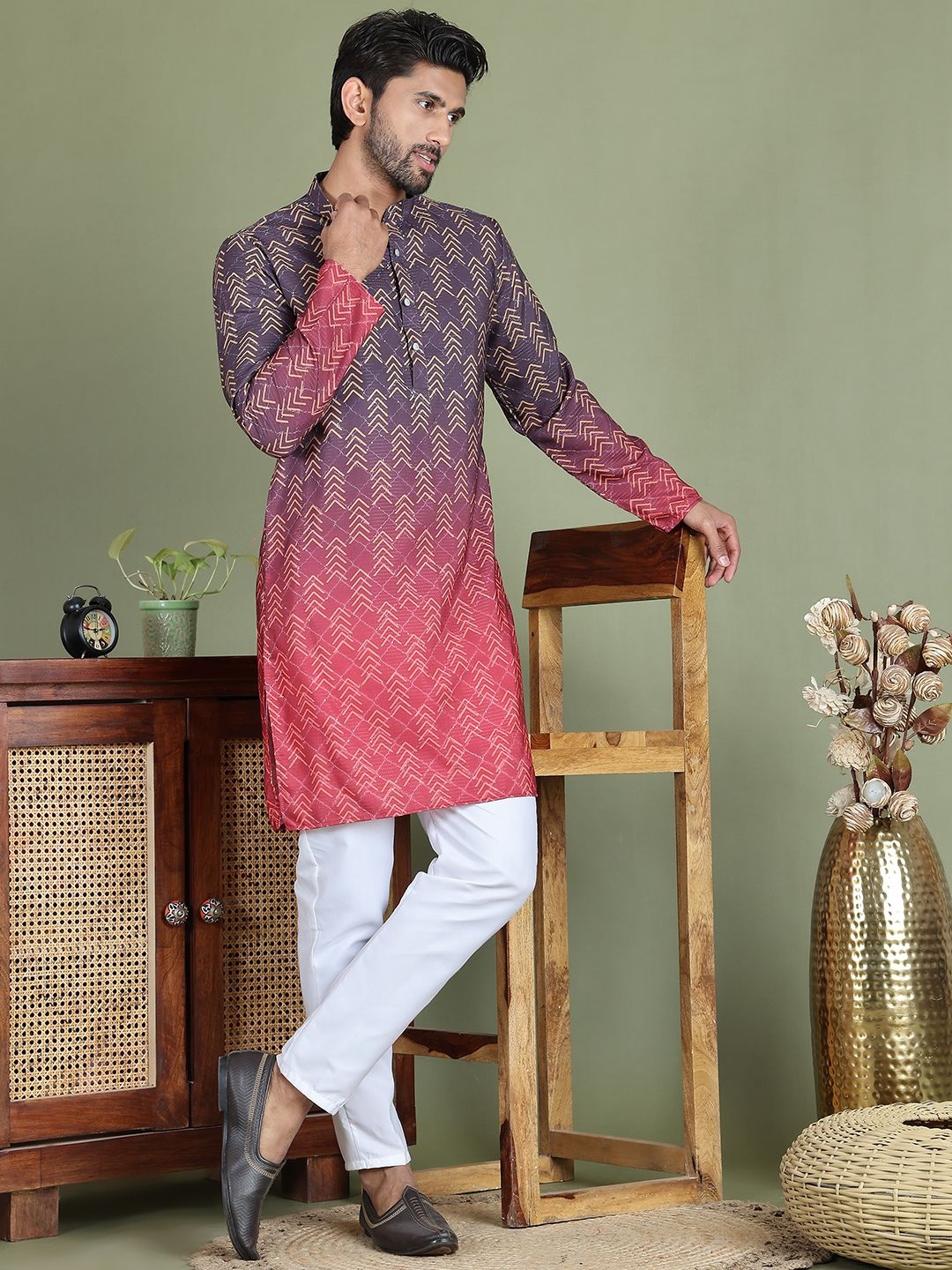 Anouk Coffee Brown Geometric Printed Mandarin Collar Sequinned Straight Kurta With Pyjama
Anouk Coffee Brown Geometric Printed Mandarin Collar Sequinned Straight Kurta With Pyjama