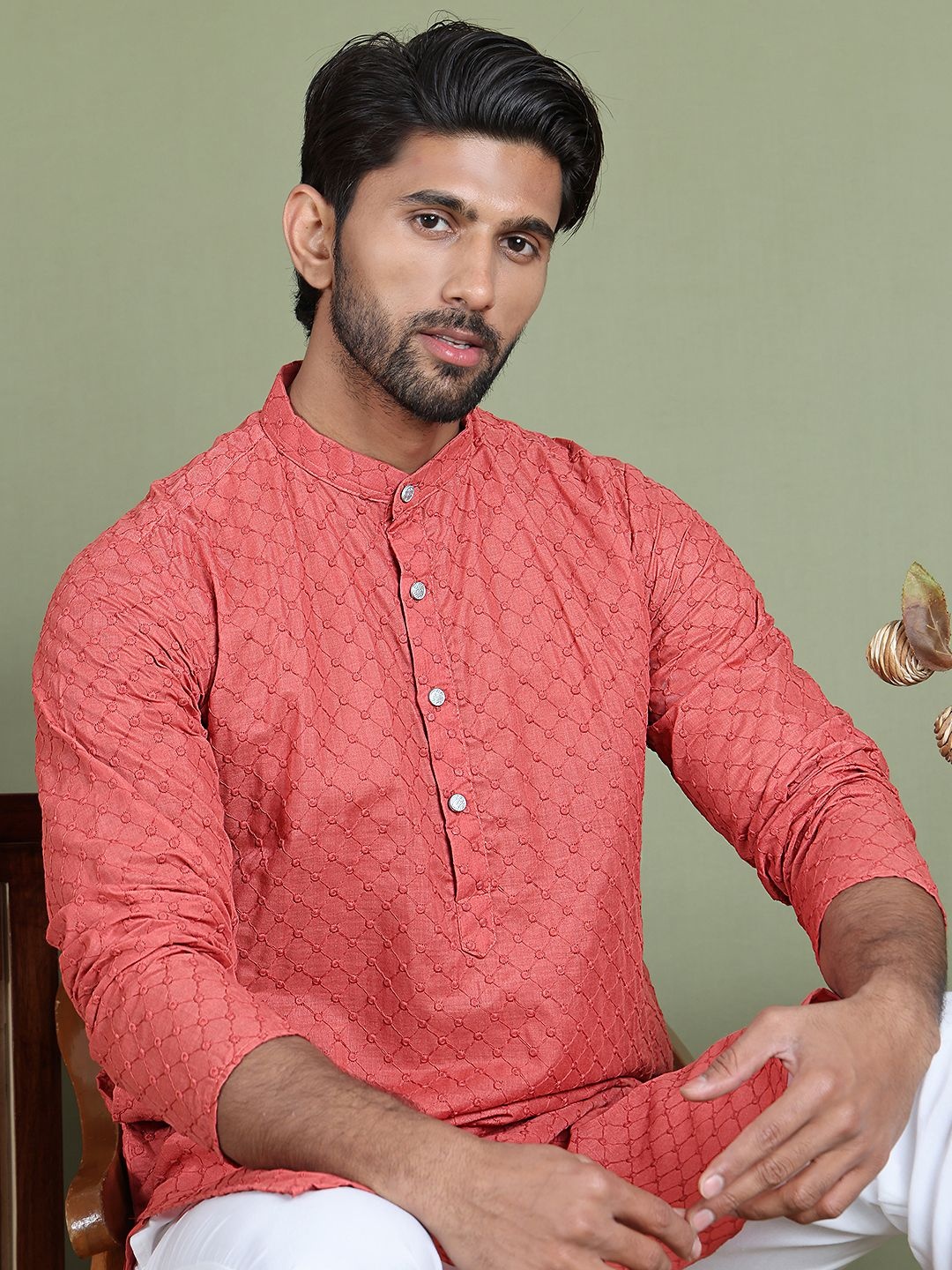 Jompers Geometric Embroidered Chikankari Mandarin Collar Pure Cotton Straight Kurta, Peach
Jompers Geometric Embroidered Chikankari Mandarin Collar Pure Cotton Straight Kurta, Peach