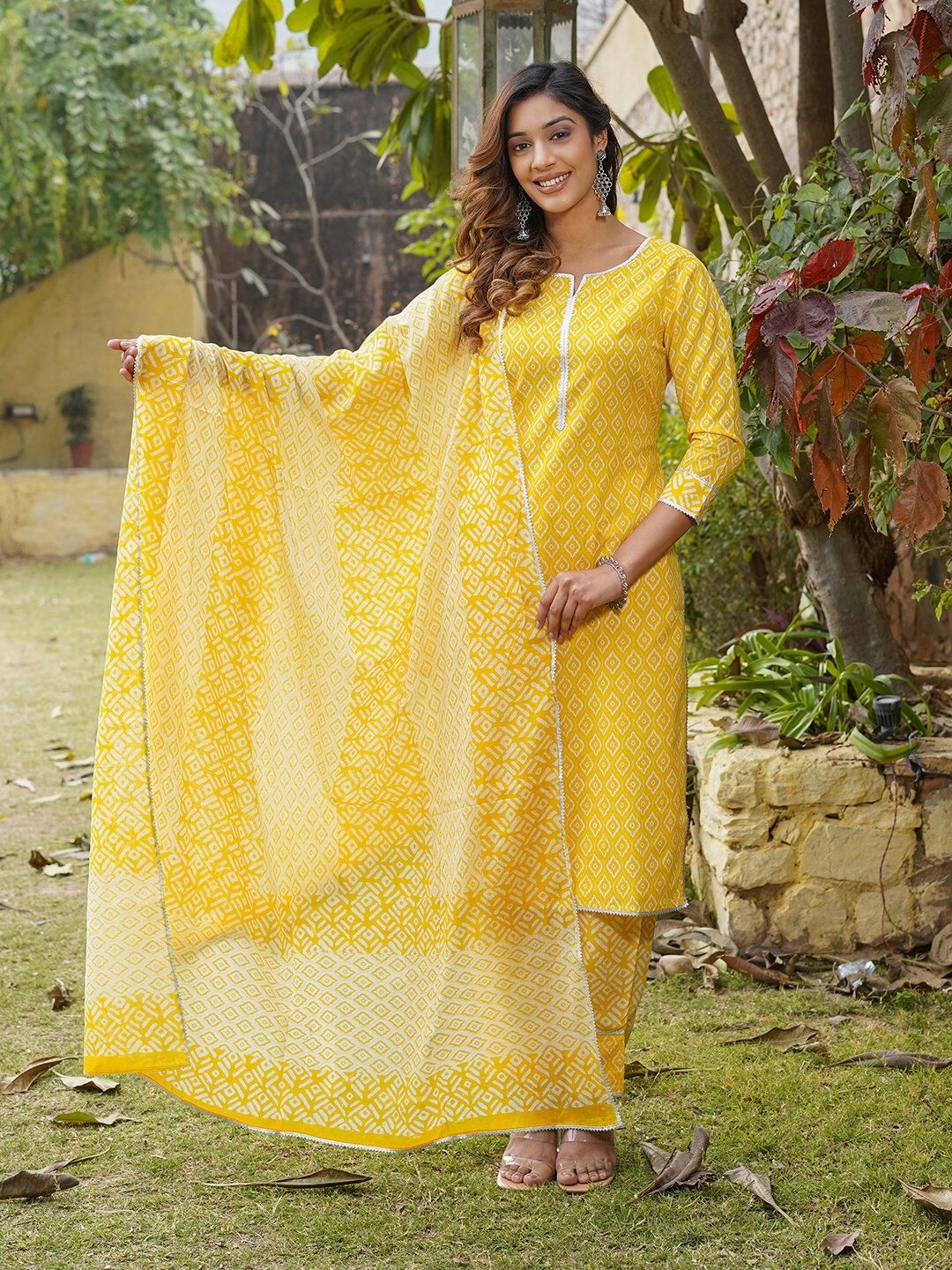 Jaitpuriya Geometric Printed Notch-Neck Pure Cotton Straight Kurta With Trousers & Dupatta, Yellow
Jaitpuriya Geometric Printed Notch-Neck Pure Cotton Straight Kurta With Trousers & Dupatta, Yellow