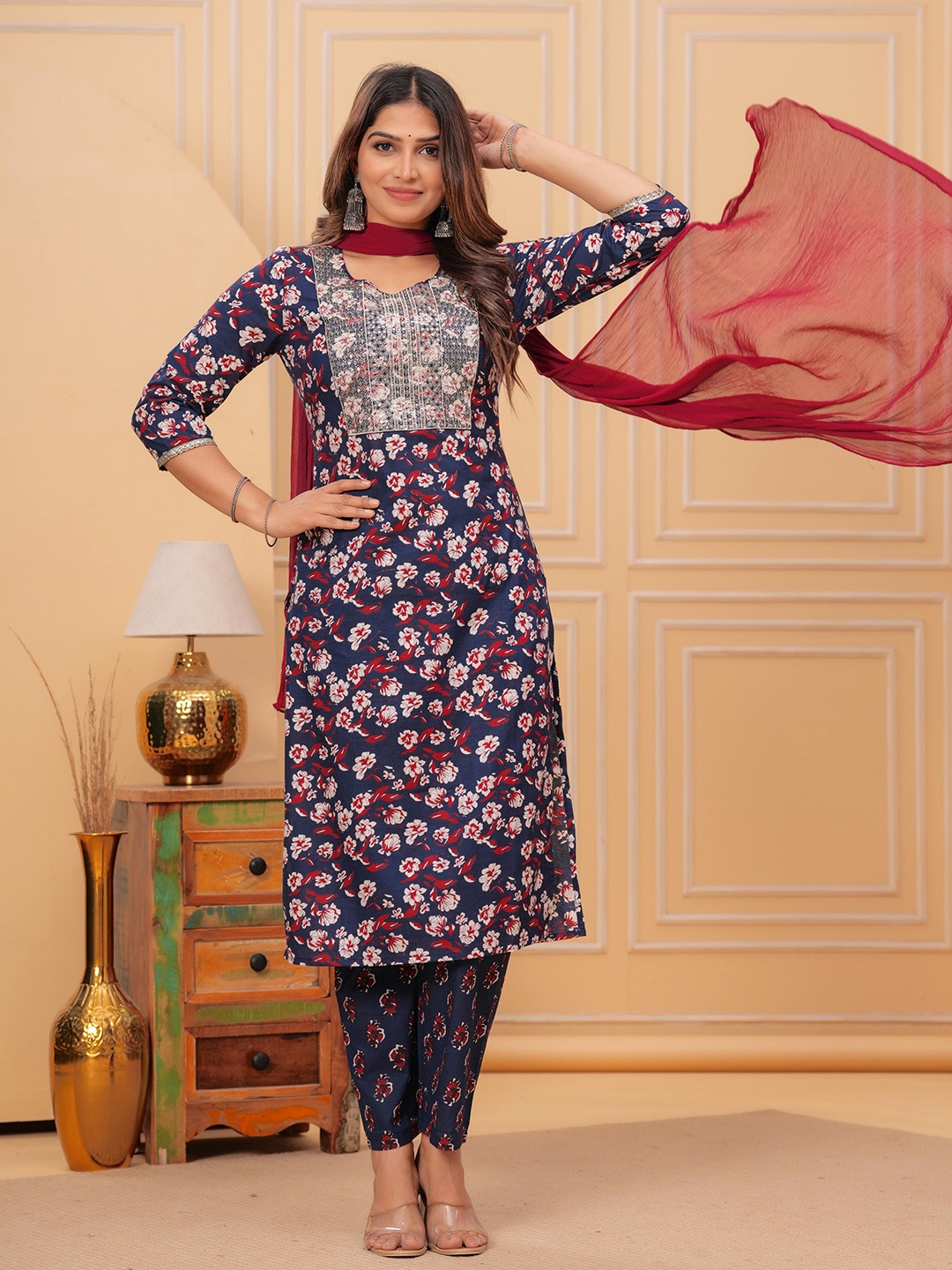 Aktasa Floral Printed Embroidered Straight Pure Cotton Kurta With Trousers And Dupatta, Navy blue
Aktasa Floral Printed Embroidered Straight Pure Cotton Kurta With Trousers And Dupatta, Navy blue