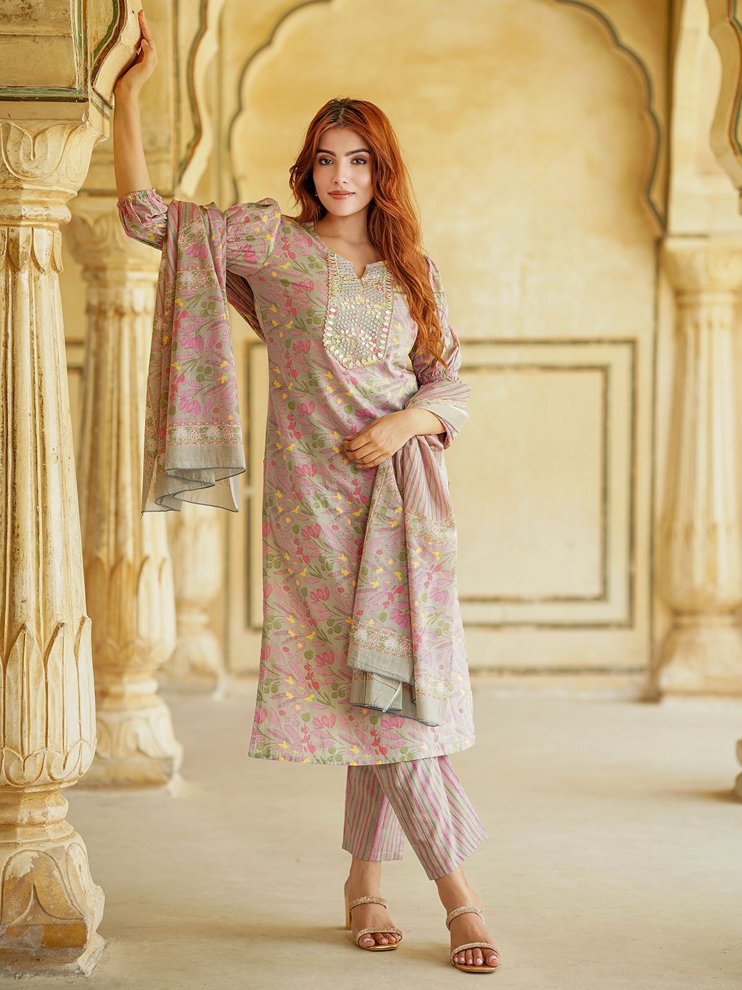 Jaitpuriya Floral Printed Notch Neck Pure Cotton Straight Kurta With Trousers & Dupatta, Mauve
Jaitpuriya Floral Printed Notch Neck Pure Cotton Straight Kurta With Trousers & Dupatta, Mauve