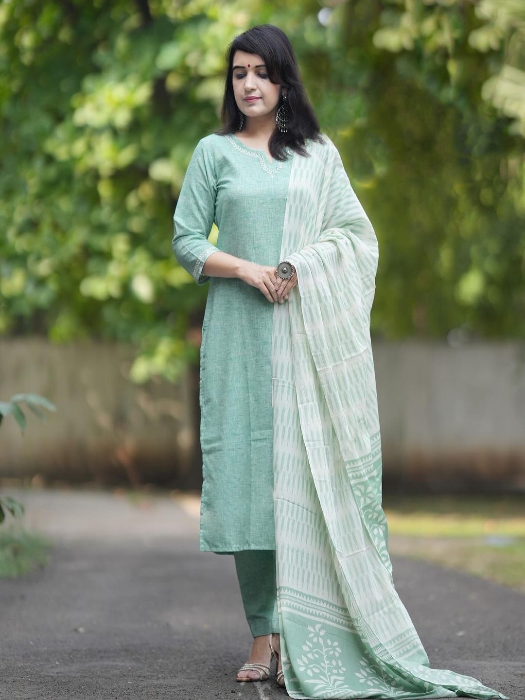 Anni Designer Thread Work Notch Neck Straight Kurta With Trousers And Dupatta, Sea green
Anni Designer Thread Work Notch Neck Straight Kurta With Trousers And Dupatta, Sea green