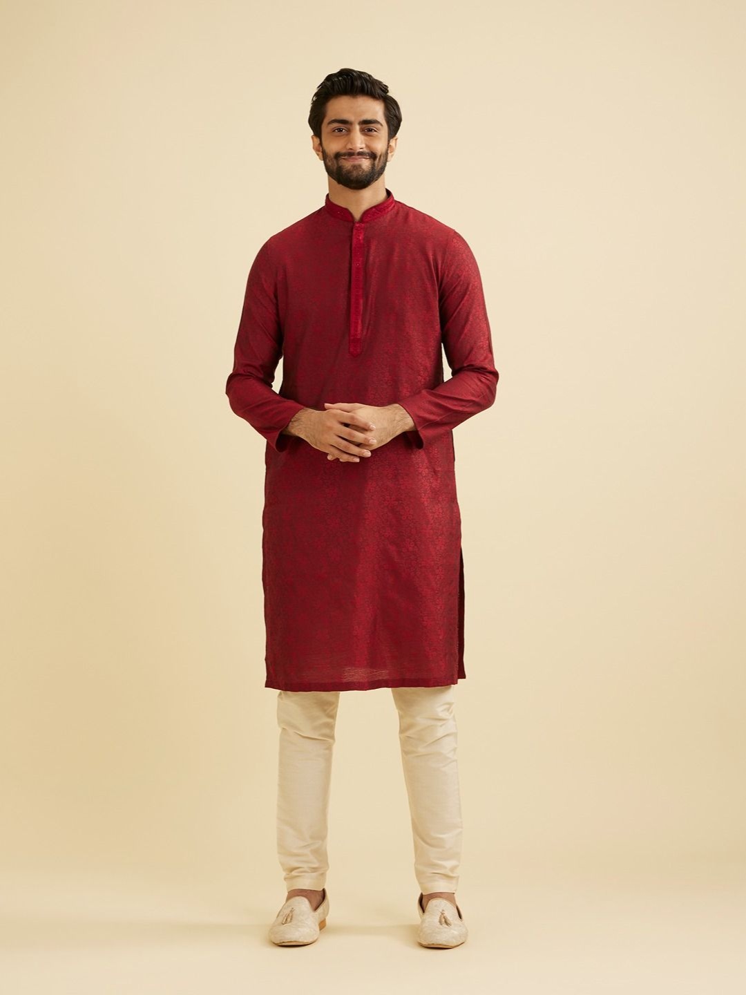 Manyavar Ethnic Motifs Woven Design Mandarin Collar Jacquard Kurta With Pyjama, Maroon
Manyavar Ethnic Motifs Woven Design Mandarin Collar Jacquard Kurta With Pyjama, Maroon