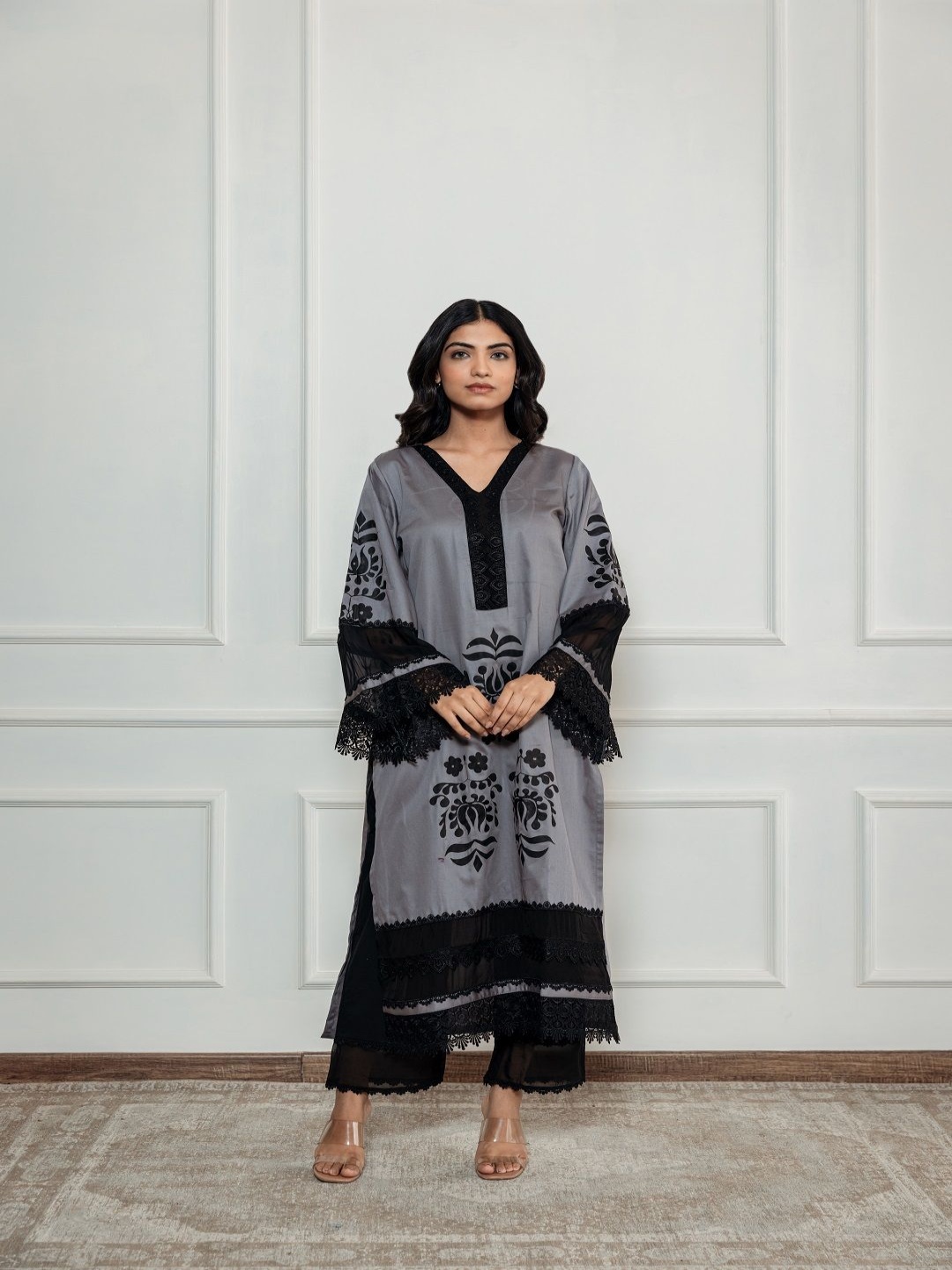 IMROZ HOUSE Floral Printed Organic Cotton Flared Sleeves Straight Kurta With Trousers, Grey
IMROZ HOUSE Floral Printed Organic Cotton Flared Sleeves Straight Kurta With Trousers, Grey