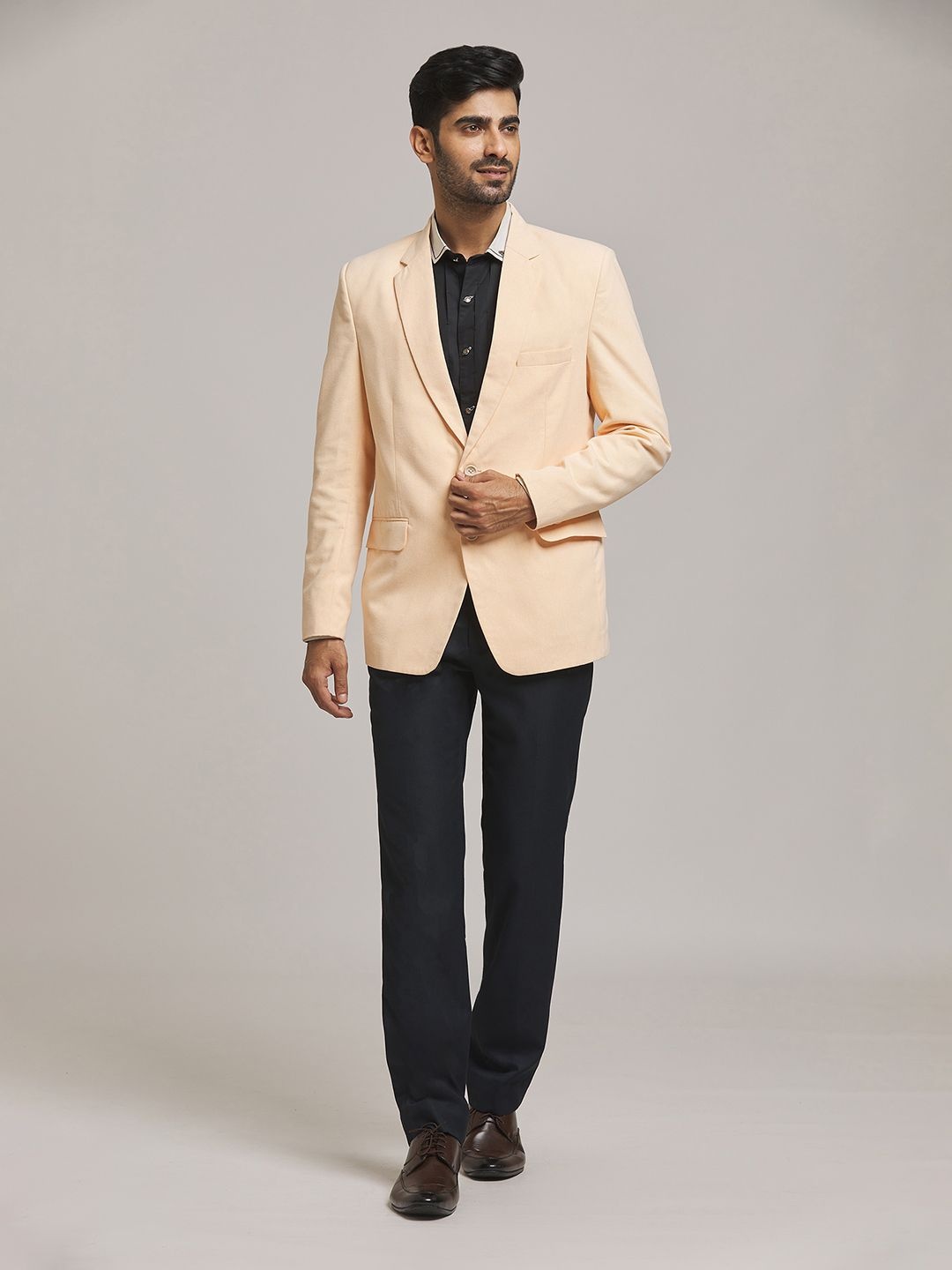 Aryavir Malhotra Single-Breasted Notched Lapel Collar Regular Fit Formal Blazer, Beige
Aryavir Malhotra Single-Breasted Notched Lapel Collar Regular Fit Formal Blazer, Beige