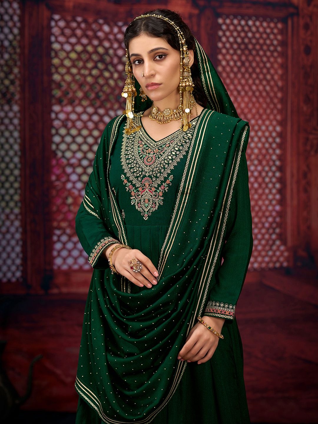 Kvsfab Floral Zari Embroidered V-Neck Anarkali Kurta With Trousers And Dupatta, Green
Kvsfab Floral Zari Embroidered V-Neck Anarkali Kurta With Trousers And Dupatta, Green