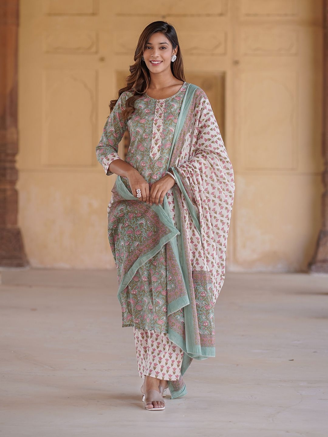 Jaitpuriya Floral Printed Gotta Patti Pure Cotton Straight Kurta With Trouser & Dupatta, Green
Jaitpuriya Floral Printed Gotta Patti Pure Cotton Straight Kurta With Trouser & Dupatta, Green