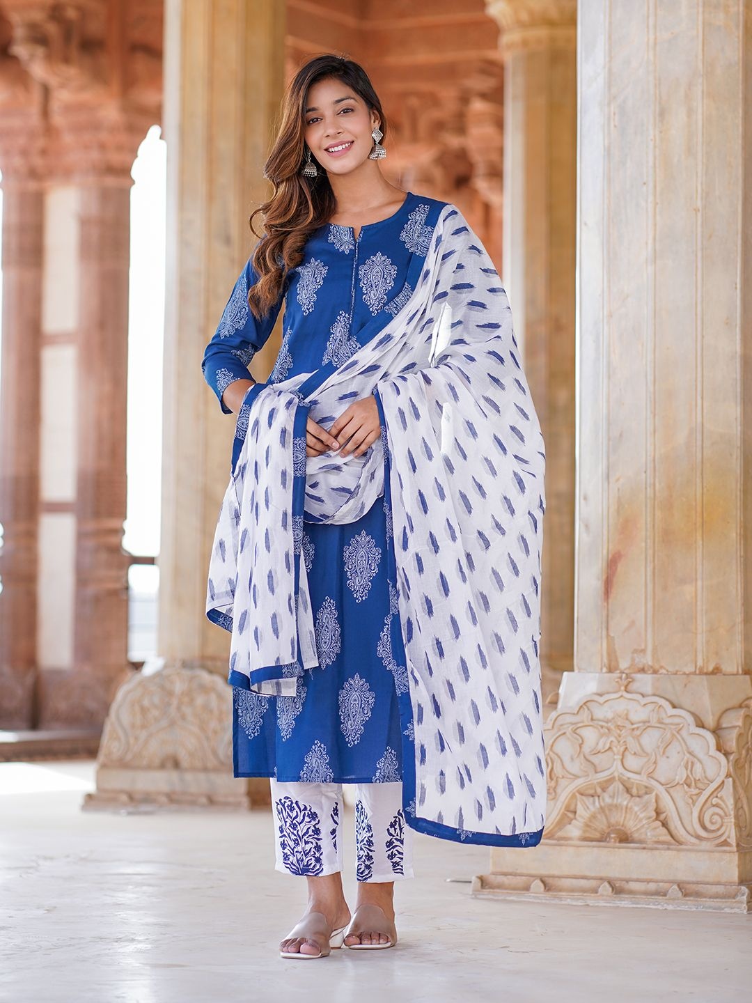 Jaitpuriya Ethnic Motifs Printed Notch-Neck Straight Kurta With Trousers And Dupatta, Blue
Jaitpuriya Ethnic Motifs Printed Notch-Neck Straight Kurta With Trousers And Dupatta, Blue