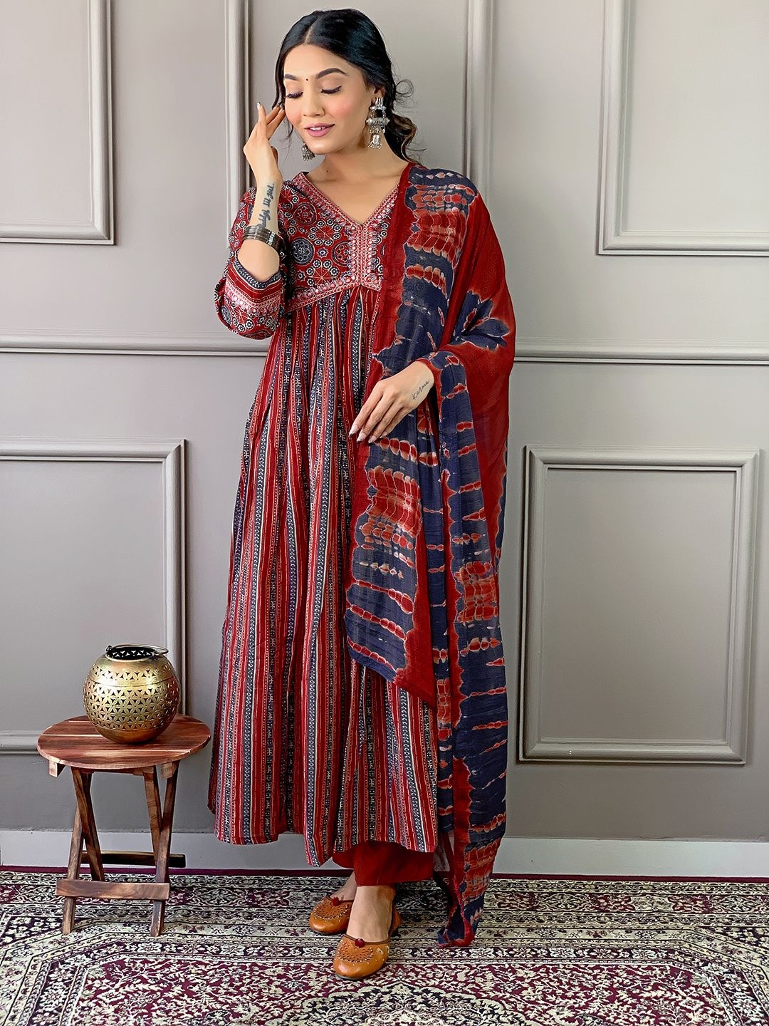 Fabdeal Floral Printed Mirror Work Empire V-Neck A-Line Kurta With Trouser And Dupatta, Maroon
Fabdeal Floral Printed Mirror Work Empire V-Neck A-Line Kurta With Trouser And Dupatta, Maroon