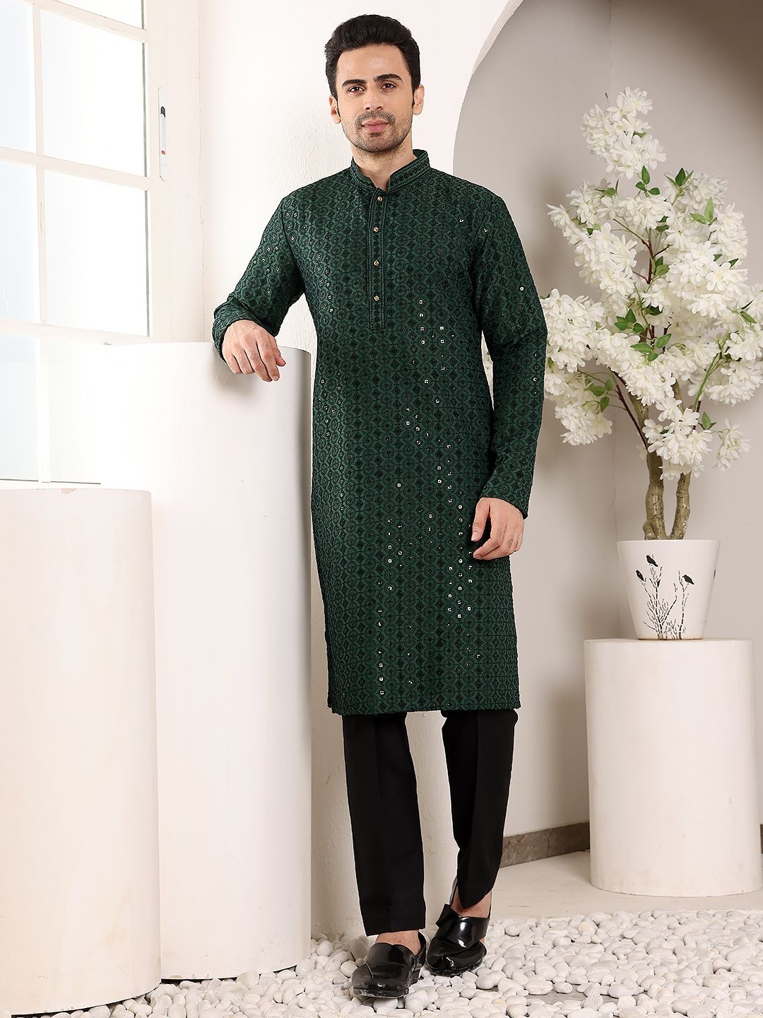 MULTI SHADES Geometric Embroidered Mandarin Collar Sequenned Straight Kurta With Trouser, Green
MULTI SHADES Geometric Embroidered Mandarin Collar Sequenned Straight Kurta With Trouser, Green