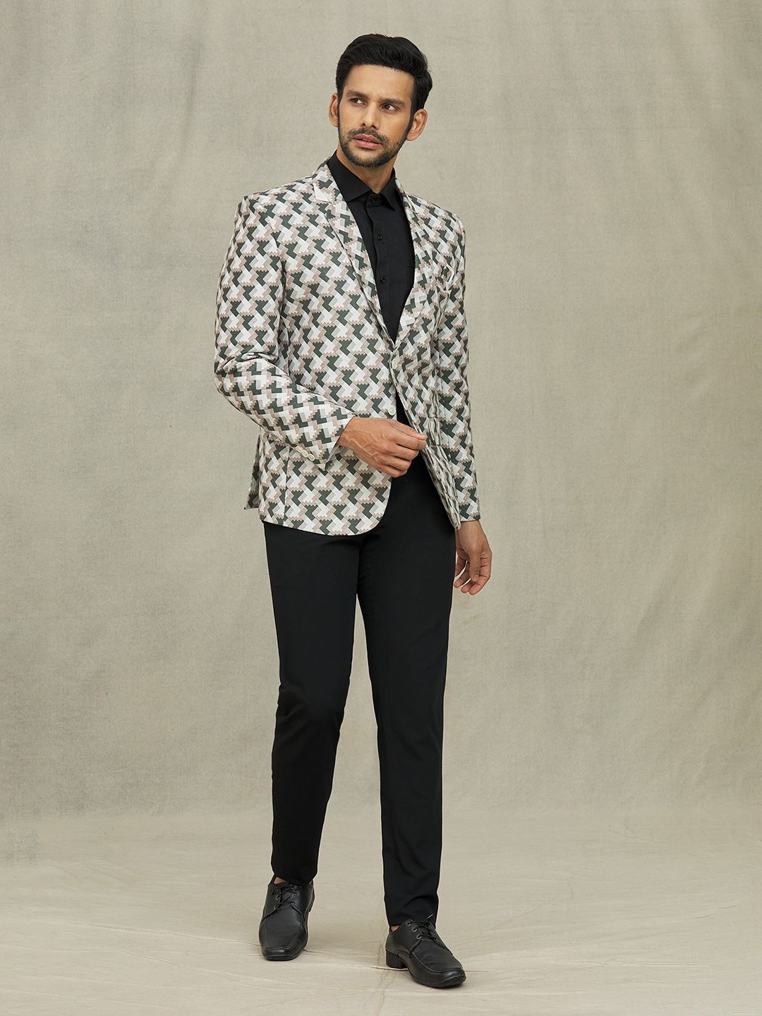 Aryavir Malhotra Printed Single-Breasted Notched Lapel Collar Regular Fit Casual Blazers, Cream
Aryavir Malhotra Printed Single-Breasted Notched Lapel Collar Regular Fit Casual Blazers, Cream