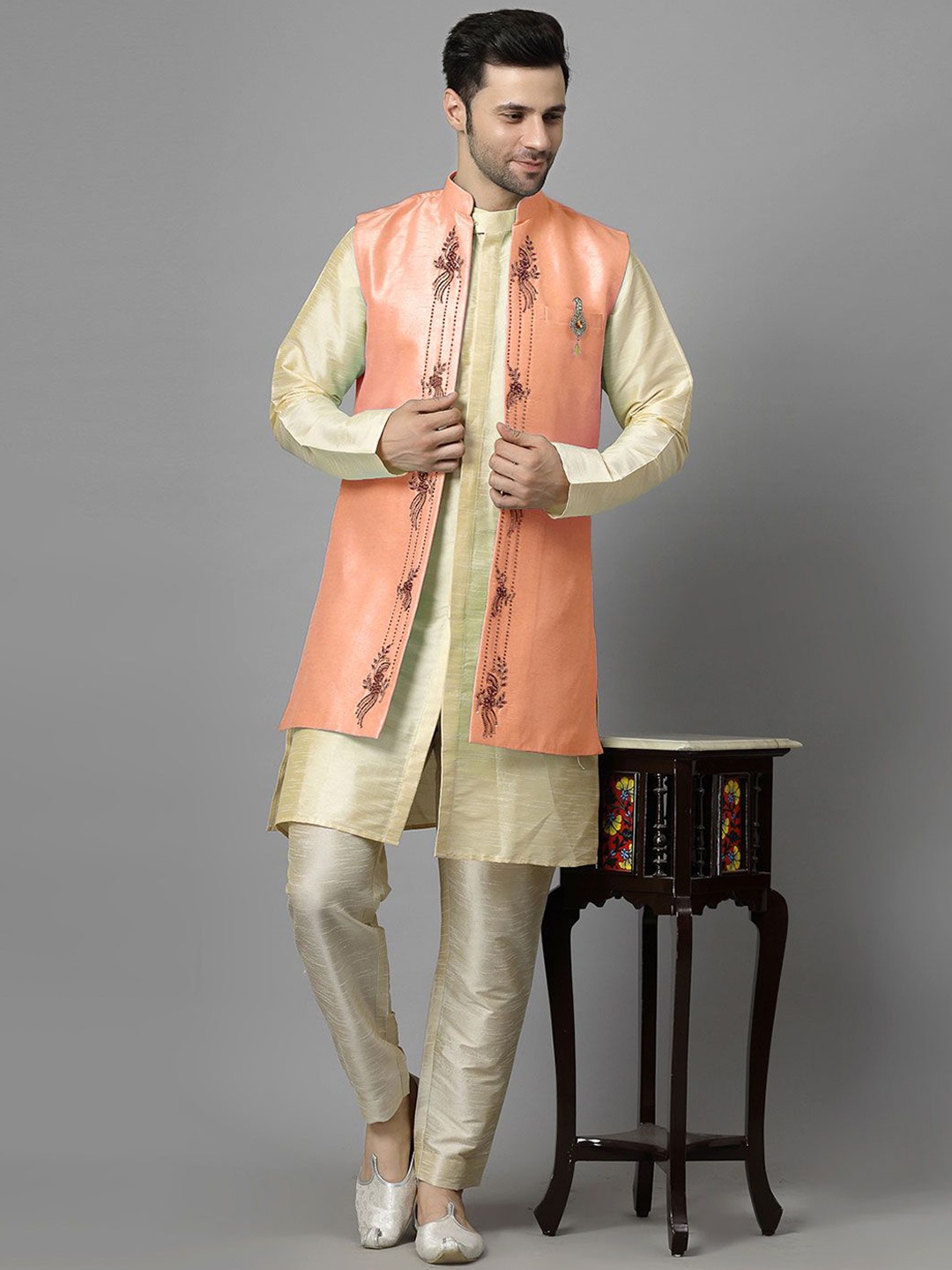 Utsav Fashion Men Ethnic Motifs Embroidered High Slit Beads and Stones Kurta with Trousers, Beige
Utsav Fashion Men Ethnic Motifs Embroidered High Slit Beads and Stones Kurta with Trousers, Beige