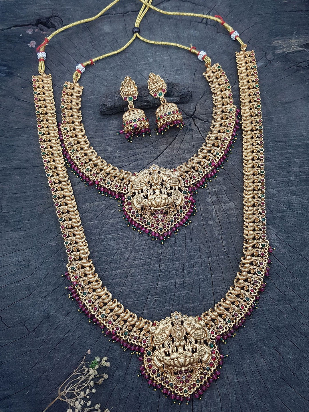 GRIIHAM Premium Gold-Plated CZ-Studded & Beaded Lakshmi Goddess Antique Jewellery Set
GRIIHAM Premium Gold-Plated CZ-Studded & Beaded Lakshmi Goddess Antique Jewellery Set