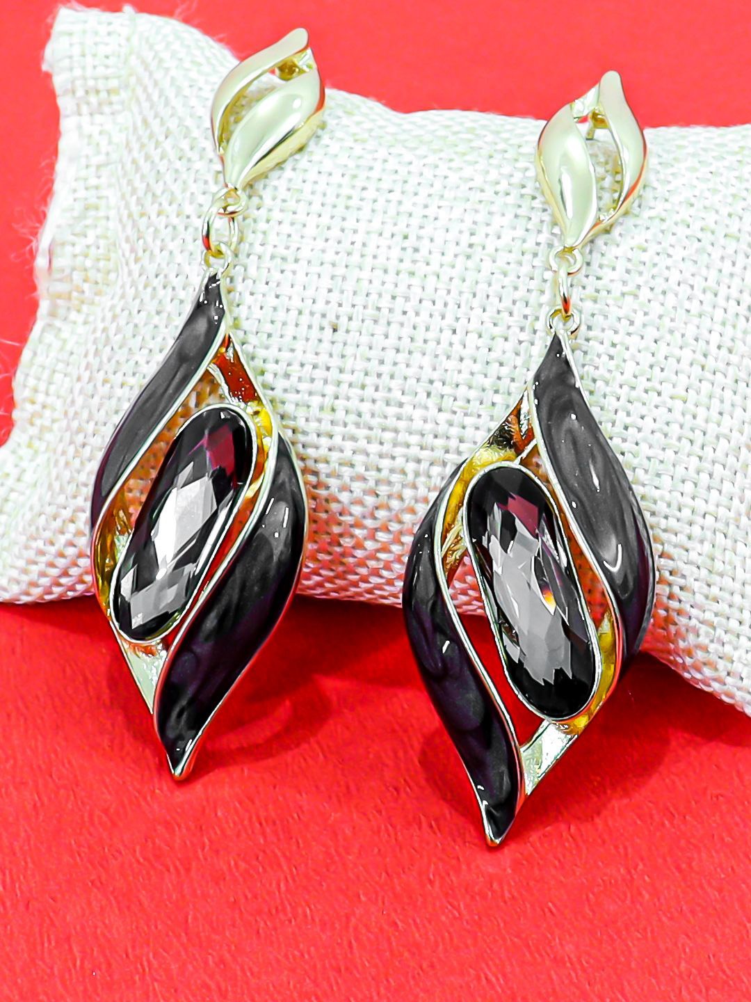 KRENOZ Gold-Plated Stainless Steel Rhinestone Twisted Cage Design Drop Earrings, Black
KRENOZ Gold-Plated Stainless Steel Rhinestone Twisted Cage Design Drop Earrings, Black