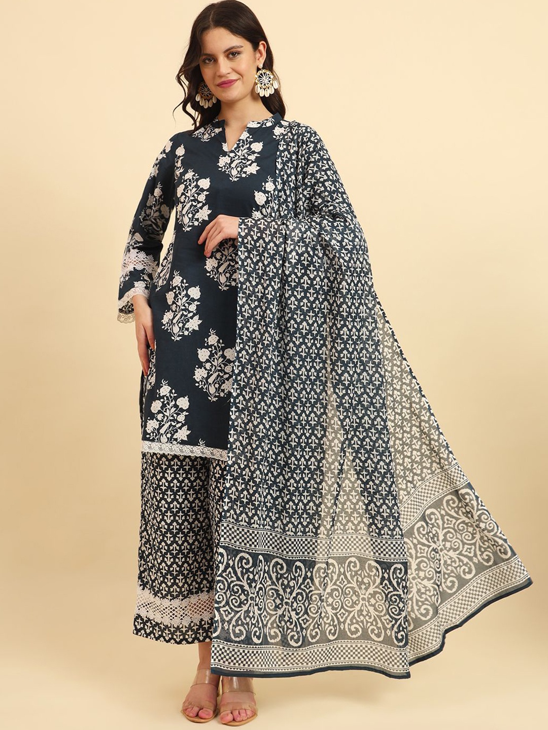Yufta Women Floral Printed Regular Kantha Work Pure Cotton Kurta with Palazzos & With Dupatta, Navy blue
Yufta Women Floral Printed Regular Kantha Work Pure Cotton Kurta with Palazzos & With Dupatta, Navy blue