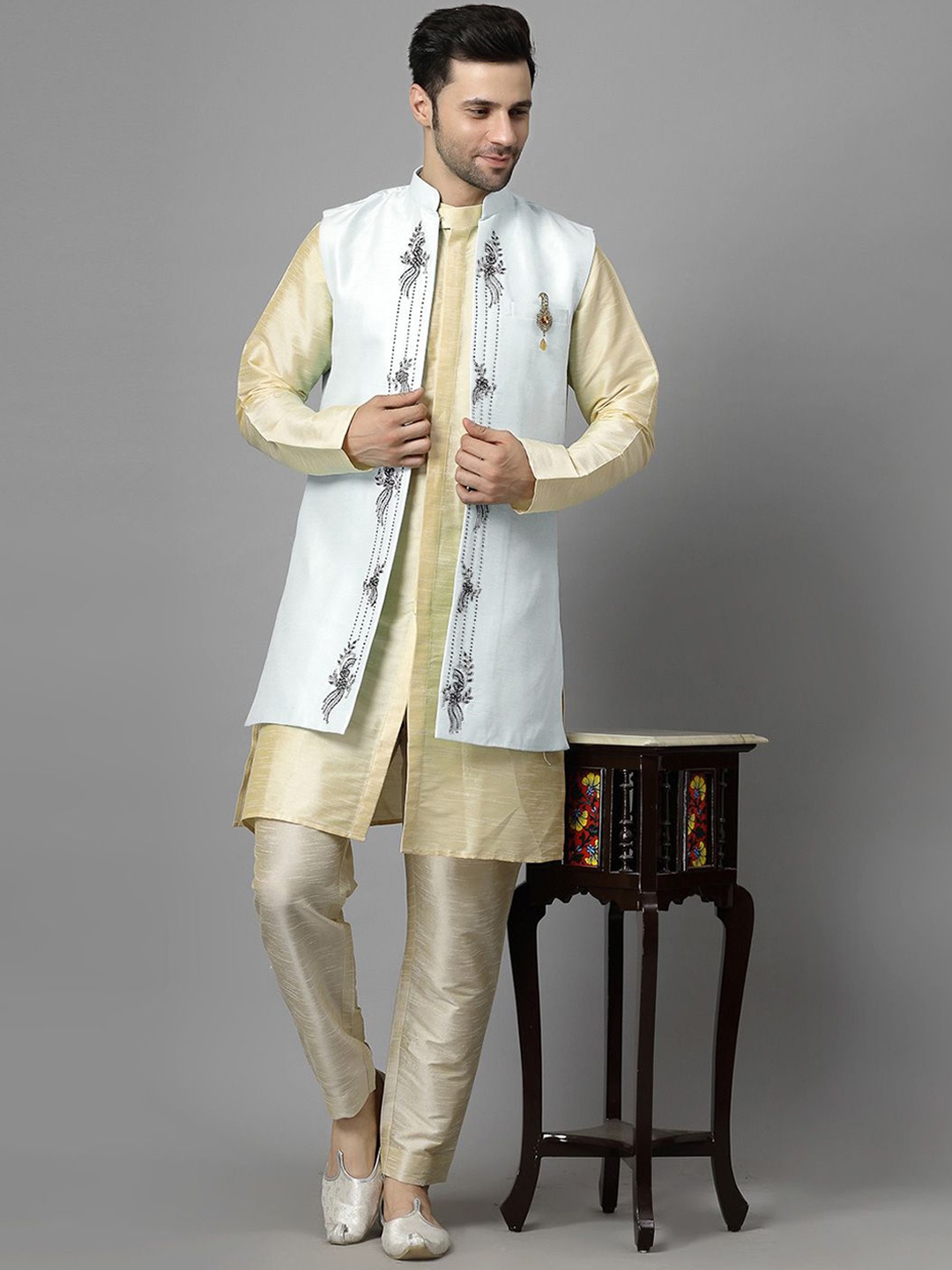 Utsav Fashion Men Ethnic Motifs High Slit Beads and Stones Kurta with Trousers, Beige
Utsav Fashion Men Ethnic Motifs High Slit Beads and Stones Kurta with Trousers, Beige