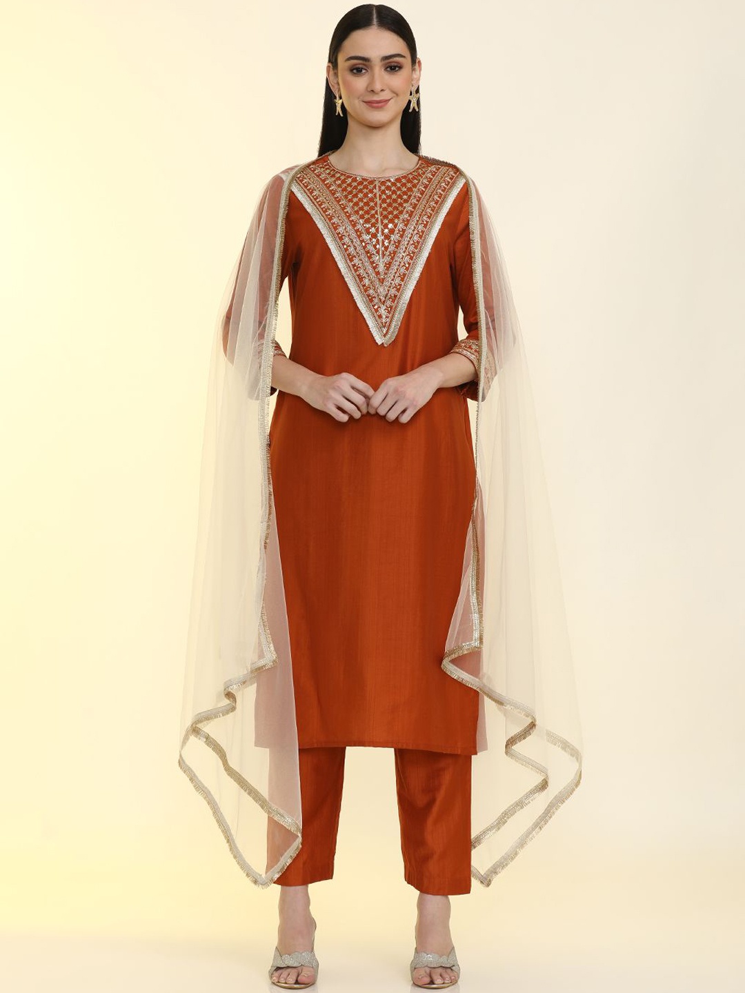 Jaipur Kurti Rust Floral Embroidered Round Neck Straight Kurta With Trousers & Dupatta
Jaipur Kurti Rust Floral Embroidered Round Neck Straight Kurta With Trousers & Dupatta