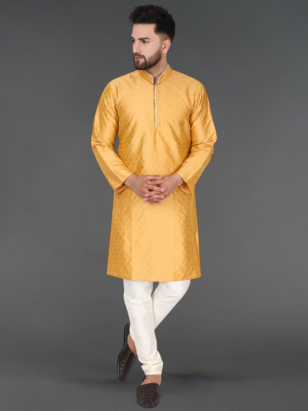 SKAVIJ Geometric Woven Design Mandarin Collar Long Sleeves Regular Kurta With Churidar, Gold
SKAVIJ Geometric Woven Design Mandarin Collar Long Sleeves Regular Kurta With Churidar, Gold