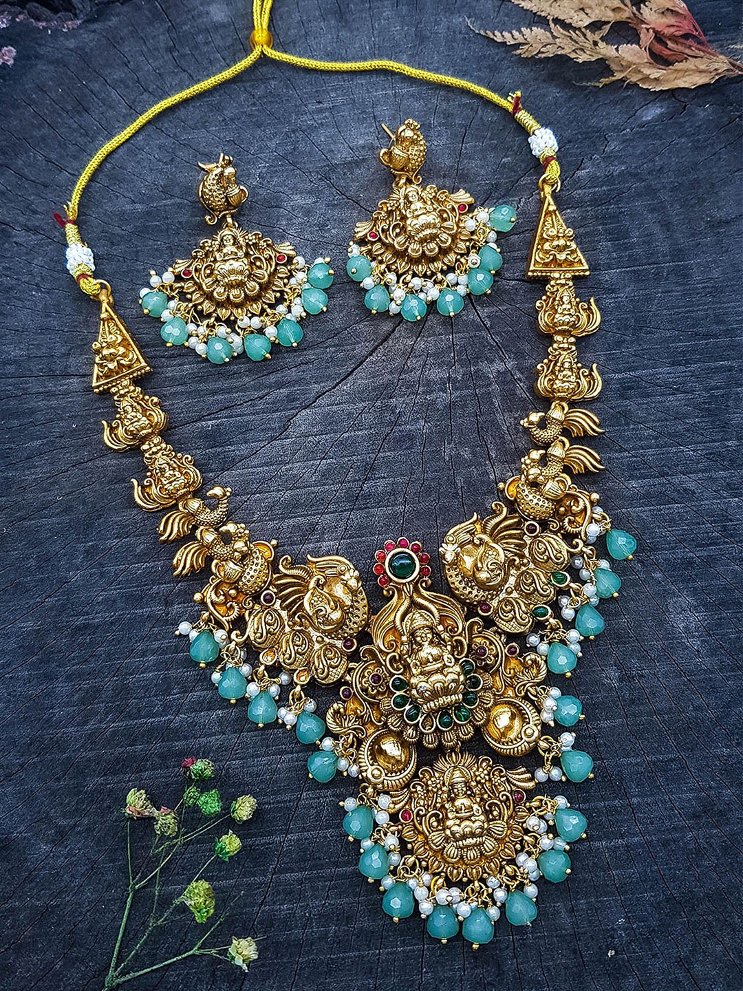 GRIIHAM Gold-Plated Cubic Zirconia Studded & Pearls Beaded Lakshmi Goddess Jewellery Set
GRIIHAM Gold-Plated Cubic Zirconia Studded & Pearls Beaded Lakshmi Goddess Jewellery Set