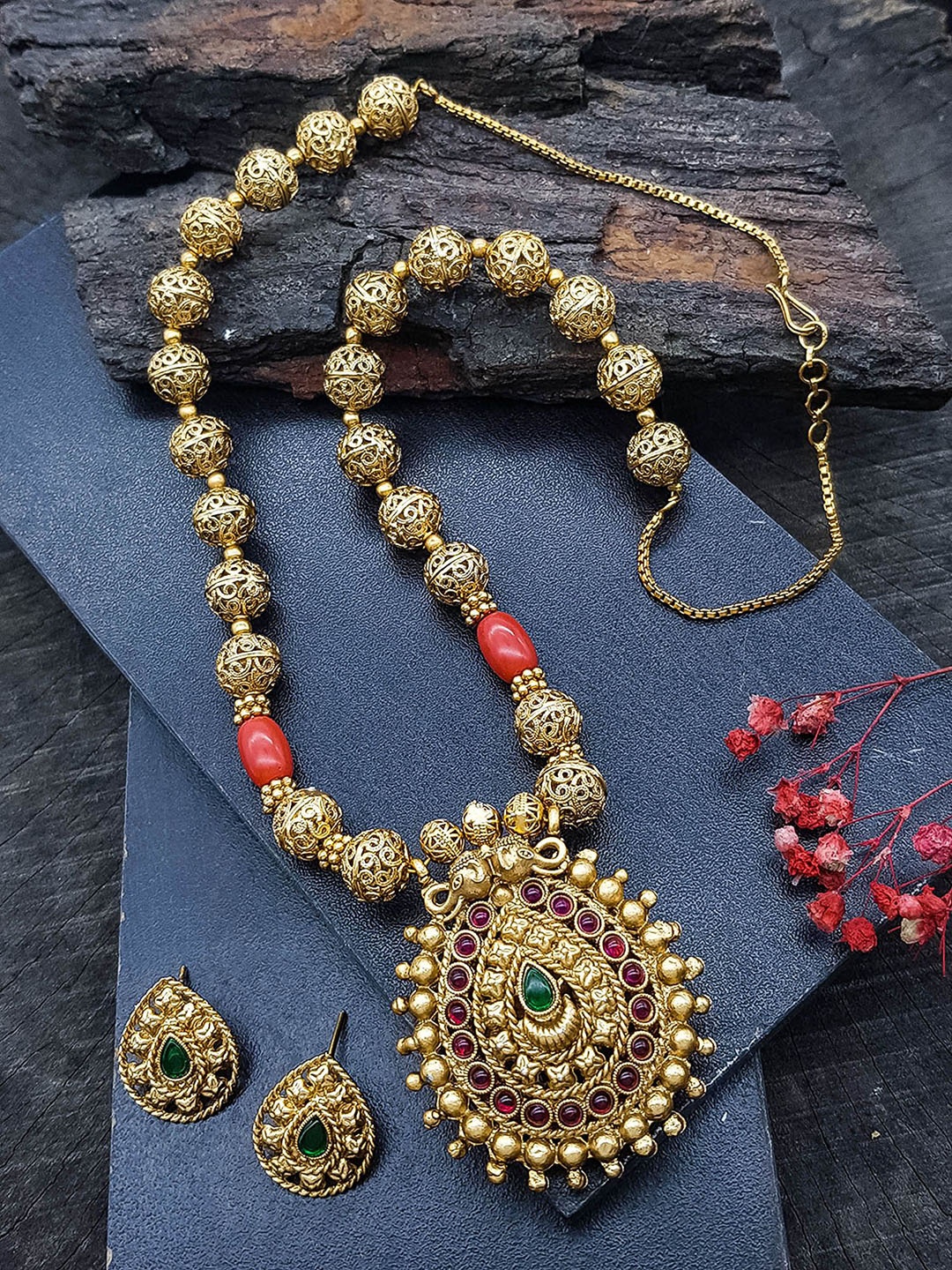GRIIHAM Premium Gold-Plated Cubic Zirconia Stone Studded & Beaded Reversible Jewellery Set
GRIIHAM Premium Gold-Plated Cubic Zirconia Stone Studded & Beaded Reversible Jewellery Set