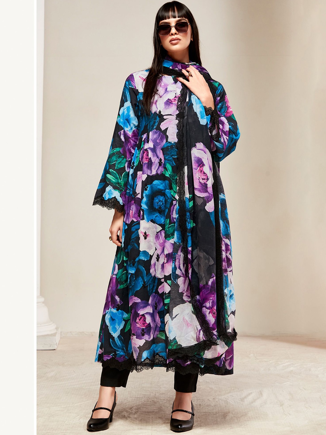 Indo Era Women Floral Embroidered Empire Thread Work Kurta with Trousers & With Dupatta, Black
Indo Era Women Floral Embroidered Empire Thread Work Kurta with Trousers & With Dupatta, Black