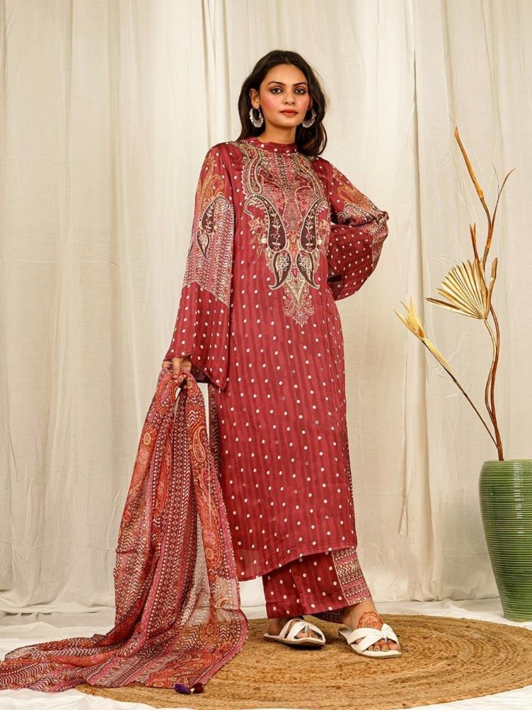 EARTH O FAB Ethnic Motifs Printed High Neck Straight Kurta With Palazzos And Dupatta, Maroon
EARTH O FAB Ethnic Motifs Printed High Neck Straight Kurta With Palazzos And Dupatta, Maroon