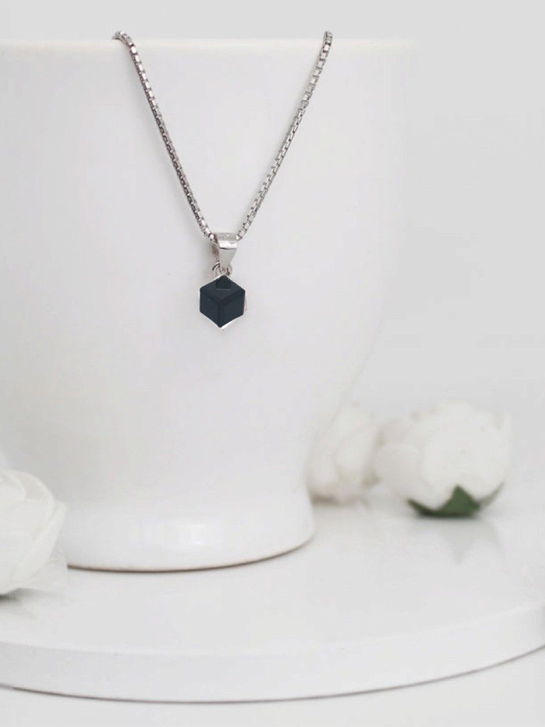 De Flossy Silver 925 Sterling Silver Crystal-Studded Diamond-Shaped Pendant With Chain
De Flossy Silver 925 Sterling Silver Crystal-Studded Diamond-Shaped Pendant With Chain