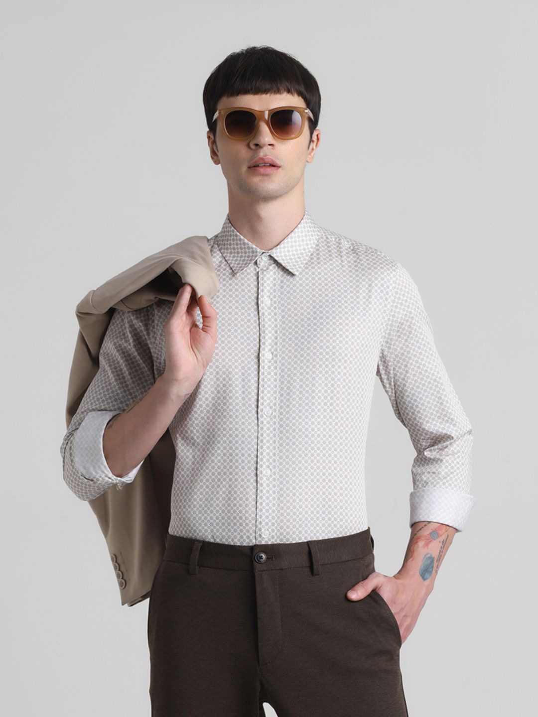 Jack & Jones Men Slim Fit Spread Collar Geometric Printed Cotton Casual Shirt, White
Jack & Jones Men Slim Fit Spread Collar Geometric Printed Cotton Casual Shirt, White