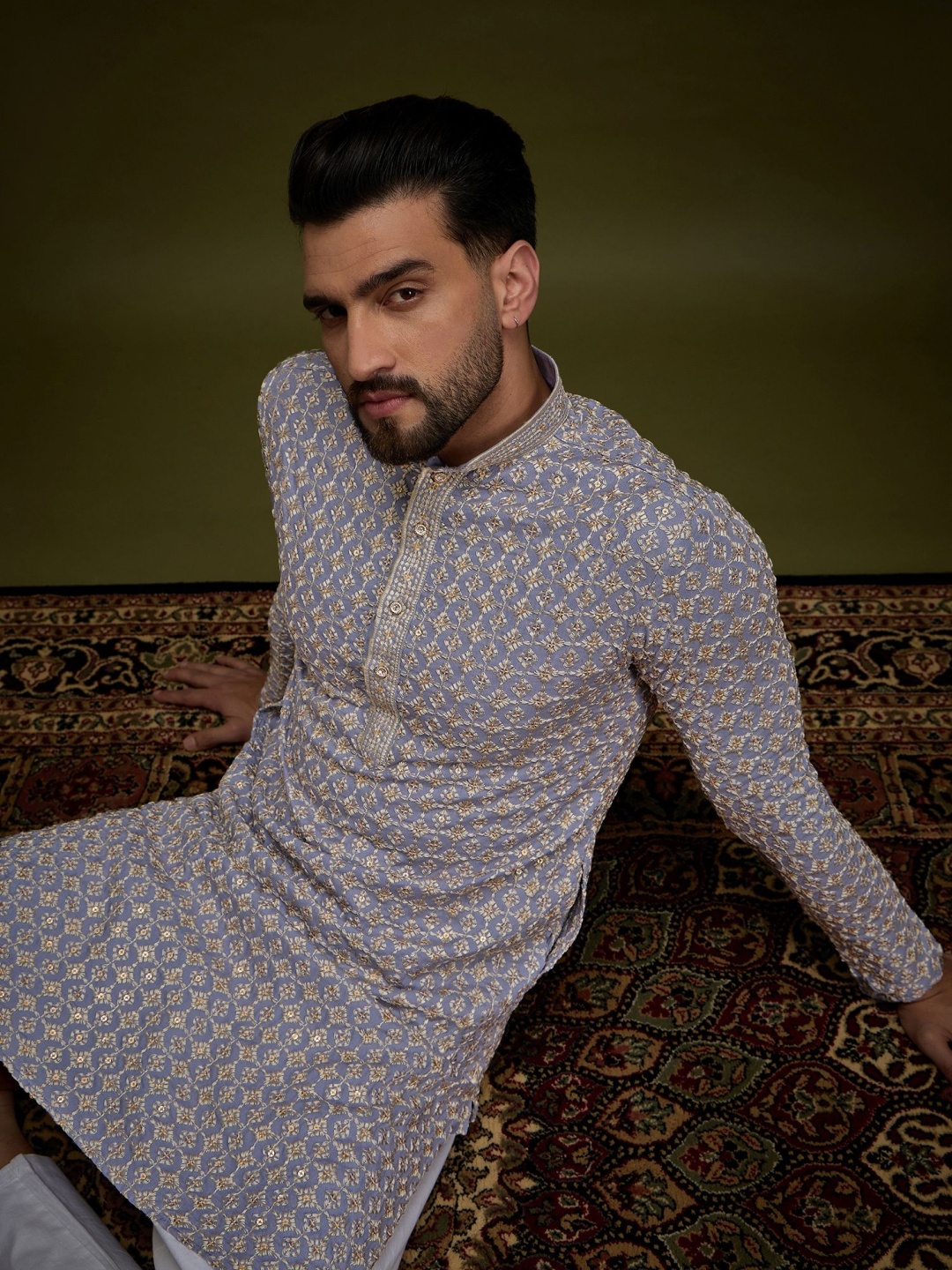 Anouk Lavender Floral Embroidered Sequinned Mandarin Collar Pure Cotton Straight Kurta
Anouk Lavender Floral Embroidered Sequinned Mandarin Collar Pure Cotton Straight Kurta
