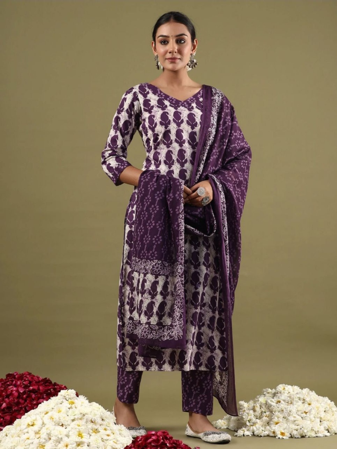 Modestouze Attires Paisley Printed V-Neck Straight Kurta With Trousers And Dupatta, Purple
Modestouze Attires Paisley Printed V-Neck Straight Kurta With Trousers And Dupatta, Purple