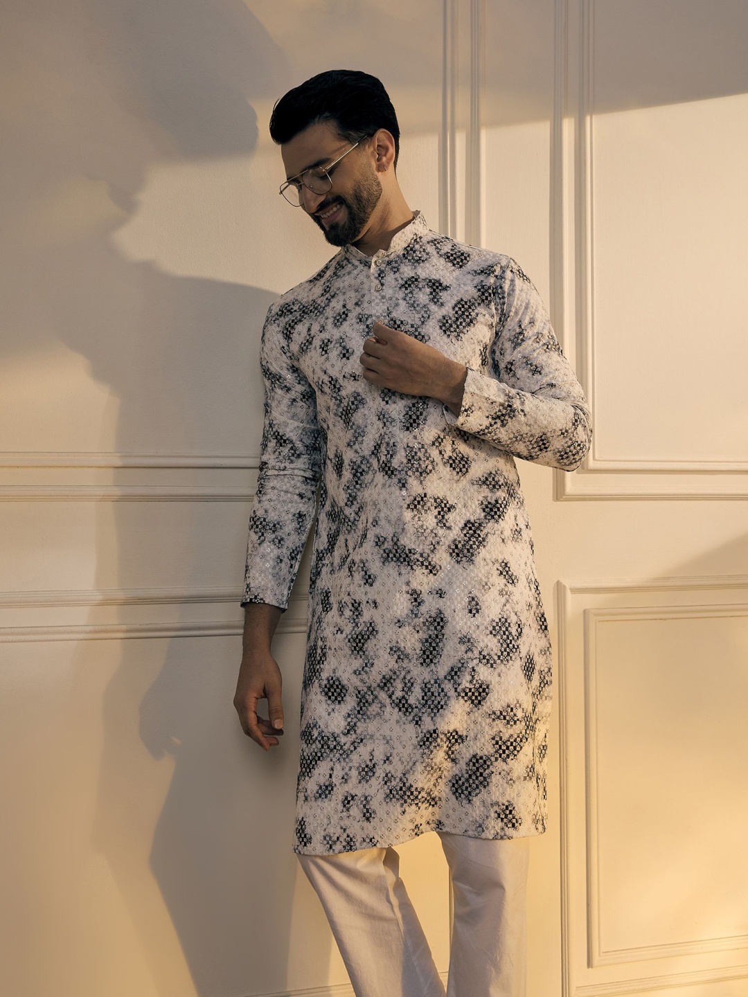 Anouk White Geometric Embroidered Sequinned Mandarin Collar Pure Cotton Straight Kurta
Anouk White Geometric Embroidered Sequinned Mandarin Collar Pure Cotton Straight Kurta