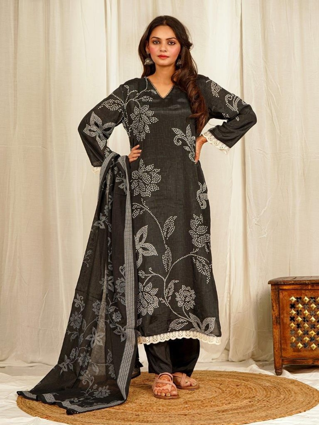 EARTH O FAB Bandhani Floral Printed V-Neck Pure Silk Kurta With Palazzo And Dupatta, Black
EARTH O FAB Bandhani Floral Printed V-Neck Pure Silk Kurta With Palazzo And Dupatta, Black