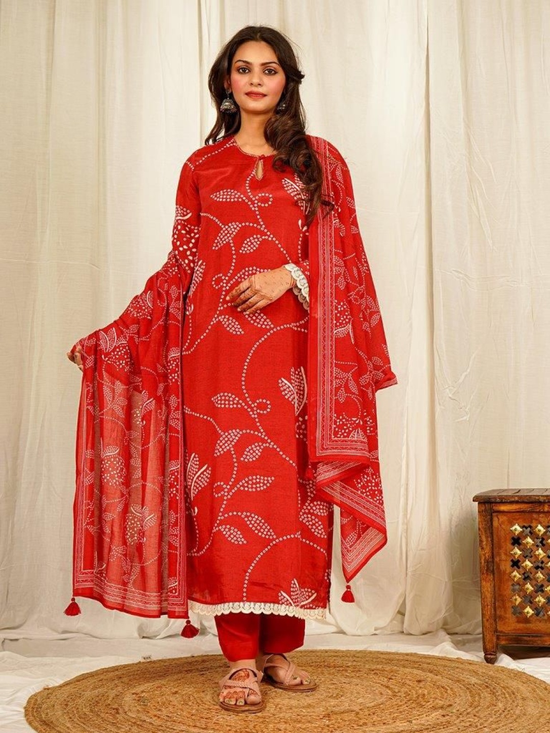 EARTH O FAB Bandhani Floral Printed Key-Hole Pure Silk Kurta With Palazzo And Dupatta, Red
EARTH O FAB Bandhani Floral Printed Key-Hole Pure Silk Kurta With Palazzo And Dupatta, Red