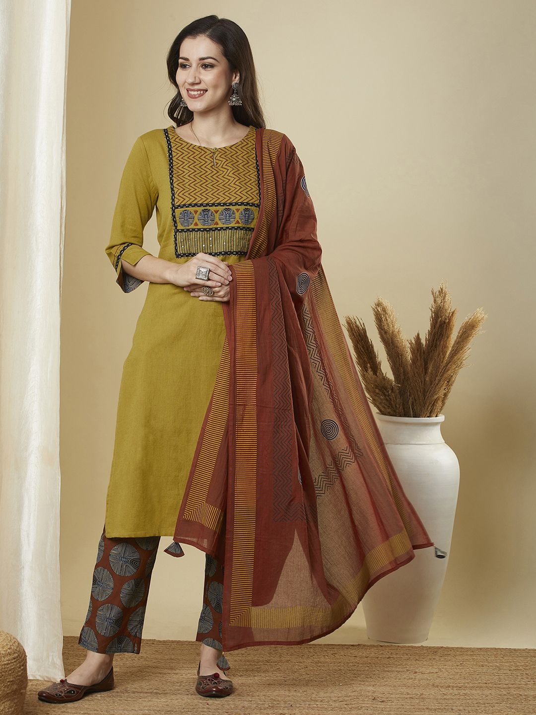 KAMI KUBI Ethnic Motifs Printed Keyhole Neck Pure Cotton Kurta with Trousers And Dupatta, Mustard
KAMI KUBI Ethnic Motifs Printed Keyhole Neck Pure Cotton Kurta with Trousers And Dupatta, Mustard