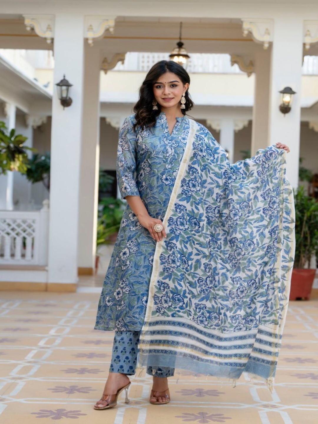 Modestouze Attires Floral Printed Mandarin Collar Straight Kurta With Trousers And Dupatta, Blue
Modestouze Attires Floral Printed Mandarin Collar Straight Kurta With Trousers And Dupatta, Blue