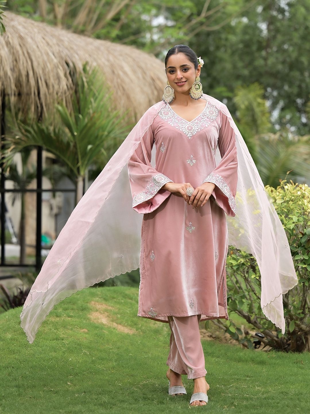 KALINI Ethnic Motifs Embroidered Gotta Patti V-Neck Velvet Kurta with Trouser And Dupatta, Pink
KALINI Ethnic Motifs Embroidered Gotta Patti V-Neck Velvet Kurta with Trouser And Dupatta, Pink