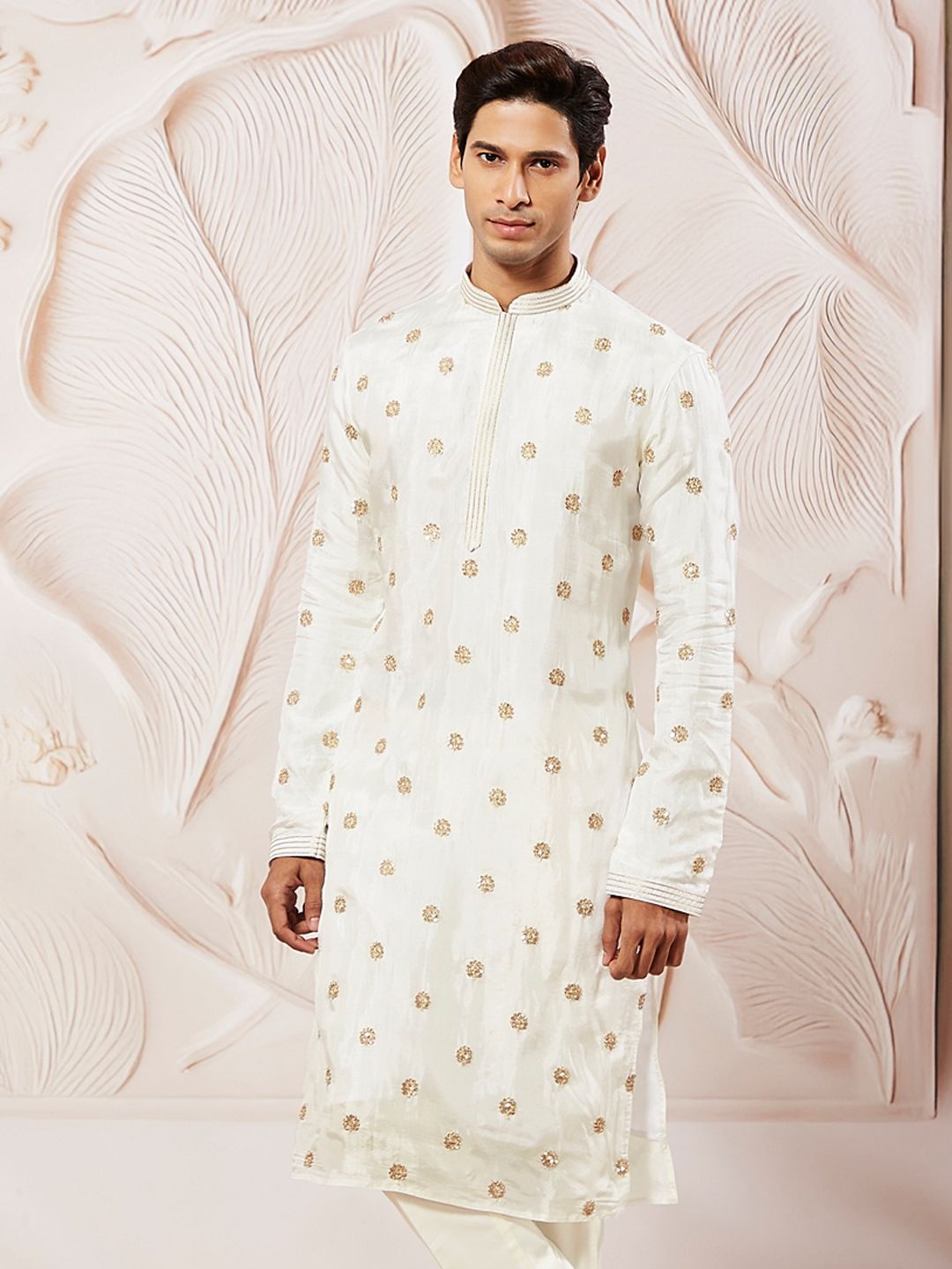 VASTRAMAY Floral Embroidered Mandarin Collar Sequinned Tissue Silk Straight Kurtata, White
VASTRAMAY Floral Embroidered Mandarin Collar Sequinned Tissue Silk Straight Kurtata, White