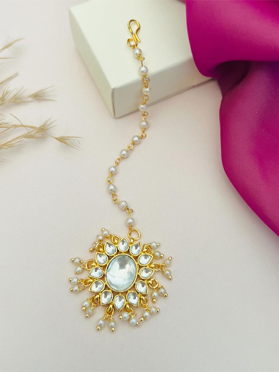 ABDESIGNS Gold-Plated Artificial Stones and Beads Studded Maang Tikka Head Jewellery
ABDESIGNS Gold-Plated Artificial Stones and Beads Studded Maang Tikka Head Jewellery