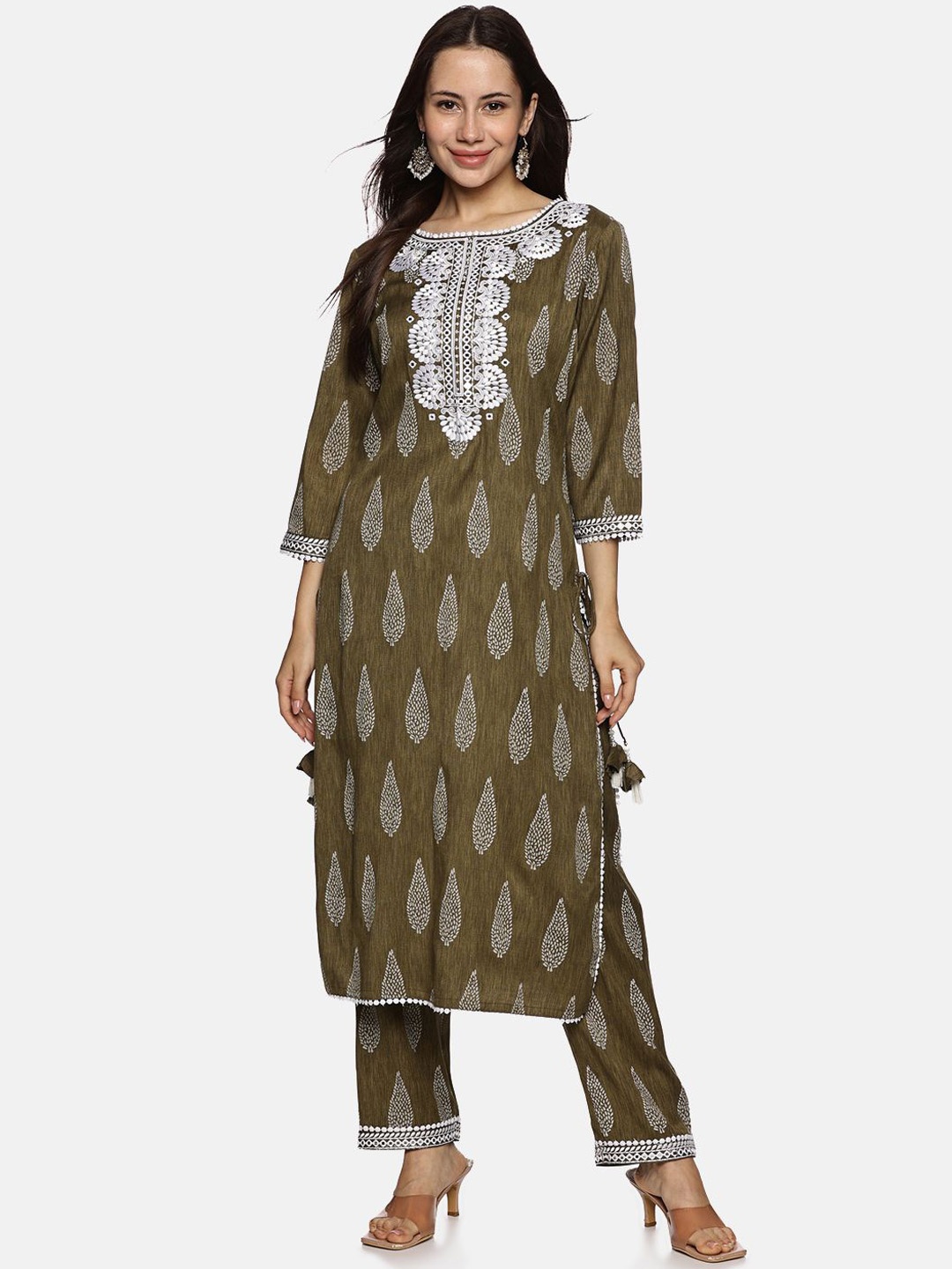RAJMANDIRFABRICS Women Floral Embroidered Regular Thread Work Pure Cotton Kurta with Trousers, Green
RAJMANDIRFABRICS Women Floral Embroidered Regular Thread Work Pure Cotton Kurta with Trousers, Green
