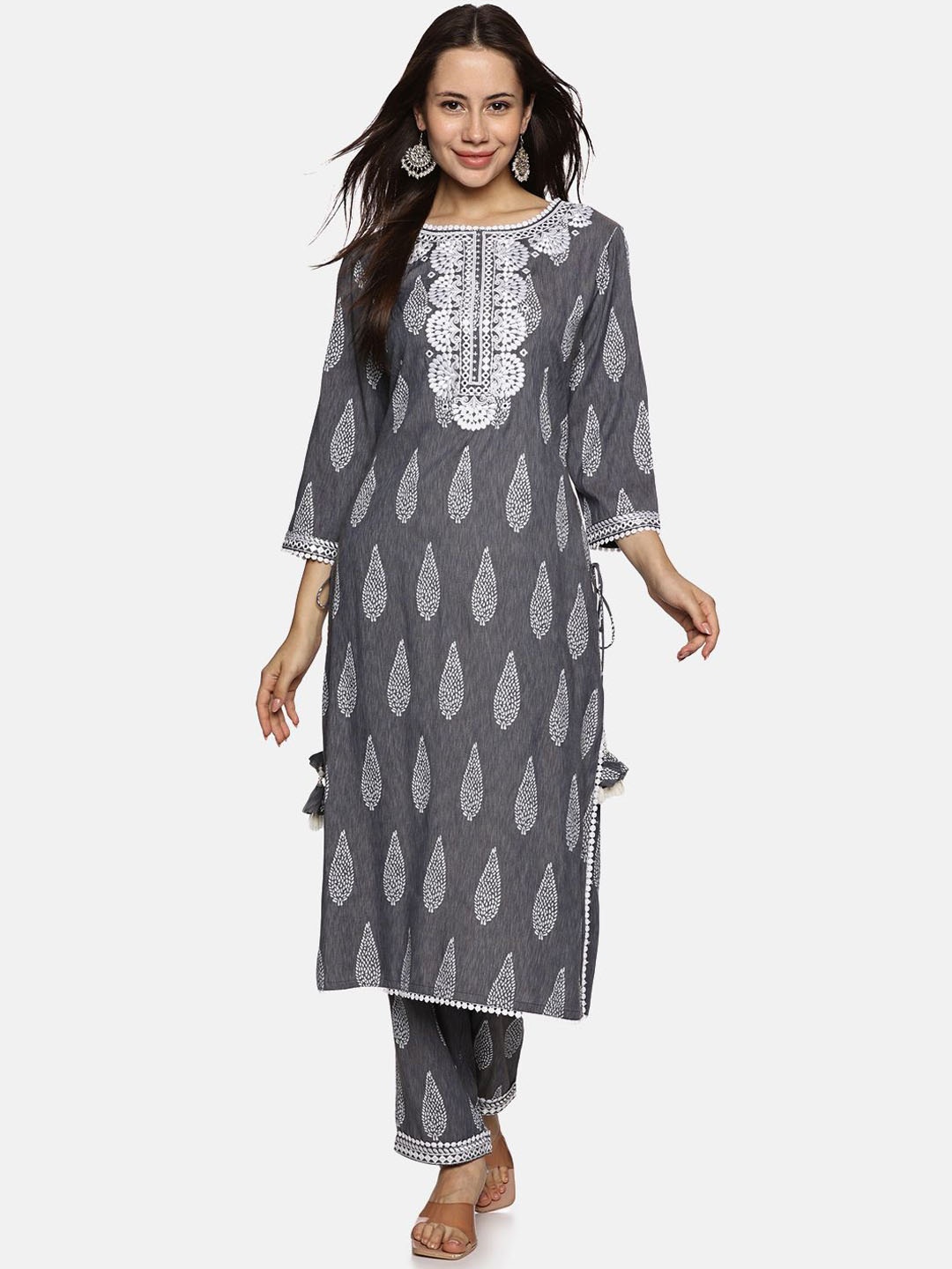 RAJMANDIRFABRICS Women Floral Embroidered Regular Mirror Work Pure Cotton Kurta with Trousers, Grey
RAJMANDIRFABRICS Women Floral Embroidered Regular Mirror Work Pure Cotton Kurta with Trousers, Grey