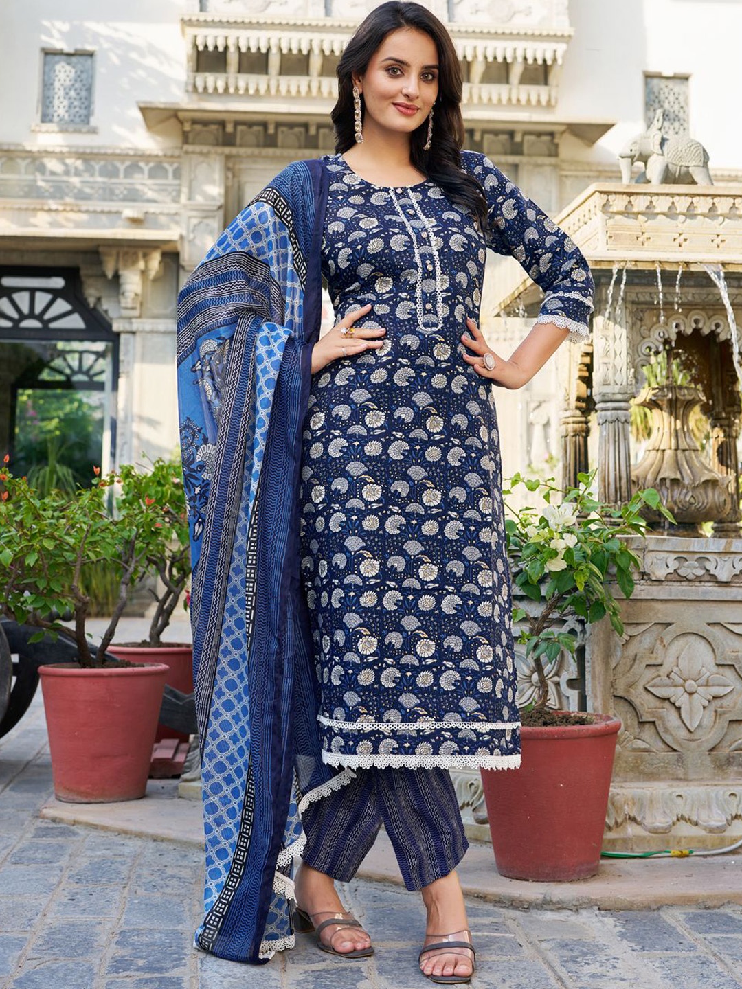 VIBE VISION Women Floral Printed Regular Kurta with Trousers & With Dupatta, Navy blue
VIBE VISION Women Floral Printed Regular Kurta with Trousers & With Dupatta, Navy blue