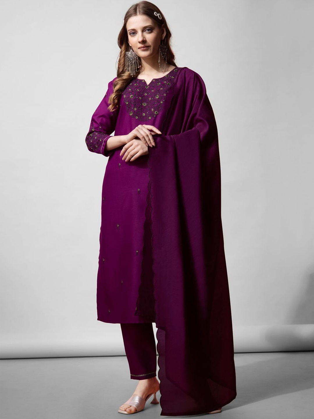 Riddhi Textile Hub Women Floral Embroidered Regular Kurta with Churidar & With Dupatta, Purple
Riddhi Textile Hub Women Floral Embroidered Regular Kurta with Churidar & With Dupatta, Purple