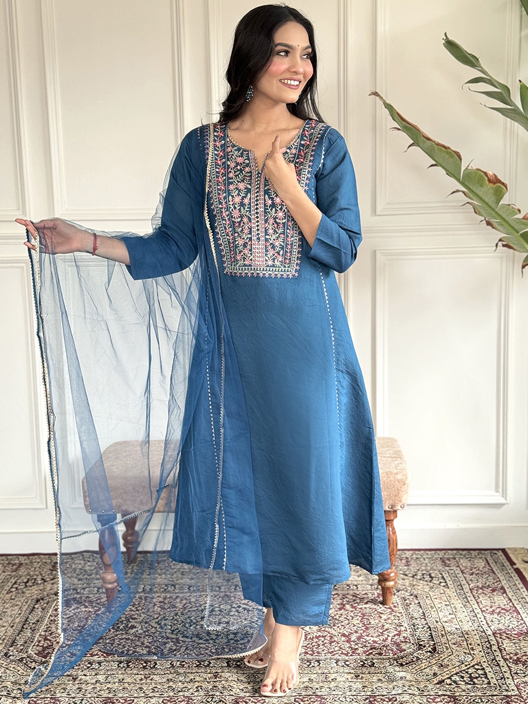 TWINS LADY Women Ethnic Motifs Embroidered Regular Thread Work Chanderi Silk Kurta with Trousers & With, Navy blue
TWINS LADY Women Ethnic Motifs Embroidered Regular Thread Work Chanderi Silk Kurta with Trousers & With, Navy blue