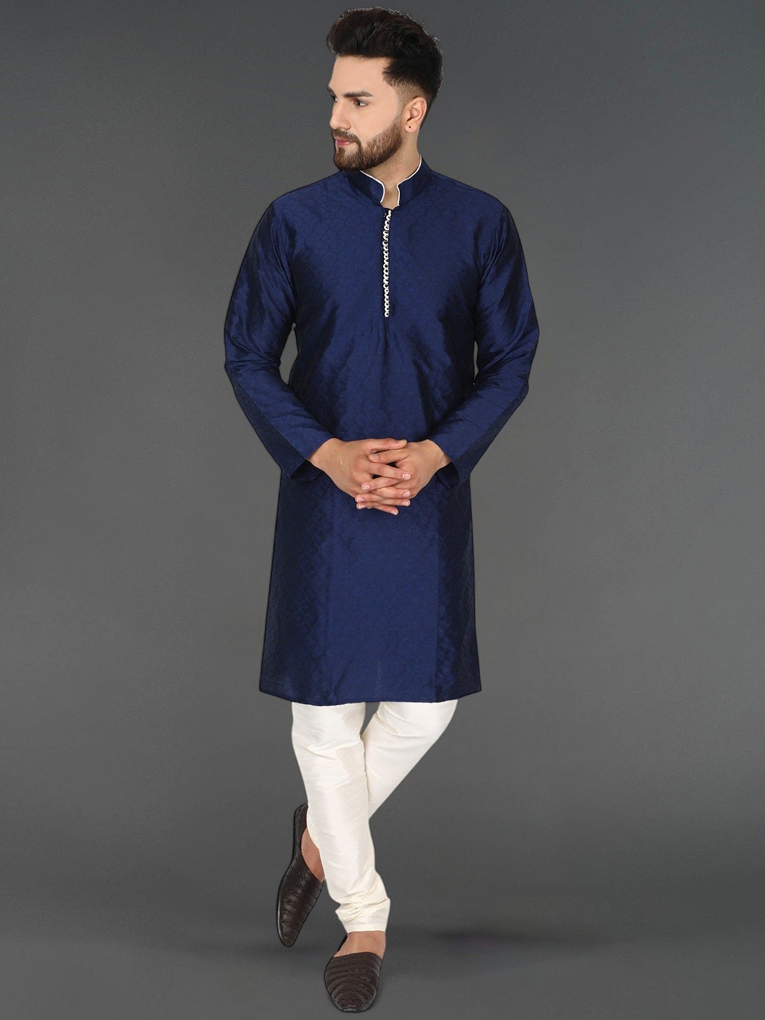 SKAVIJ Geometric Woven Design Mandarin Collar Long Sleeves Regular Kurta With Churidar, Navy blue
SKAVIJ Geometric Woven Design Mandarin Collar Long Sleeves Regular Kurta With Churidar, Navy blue