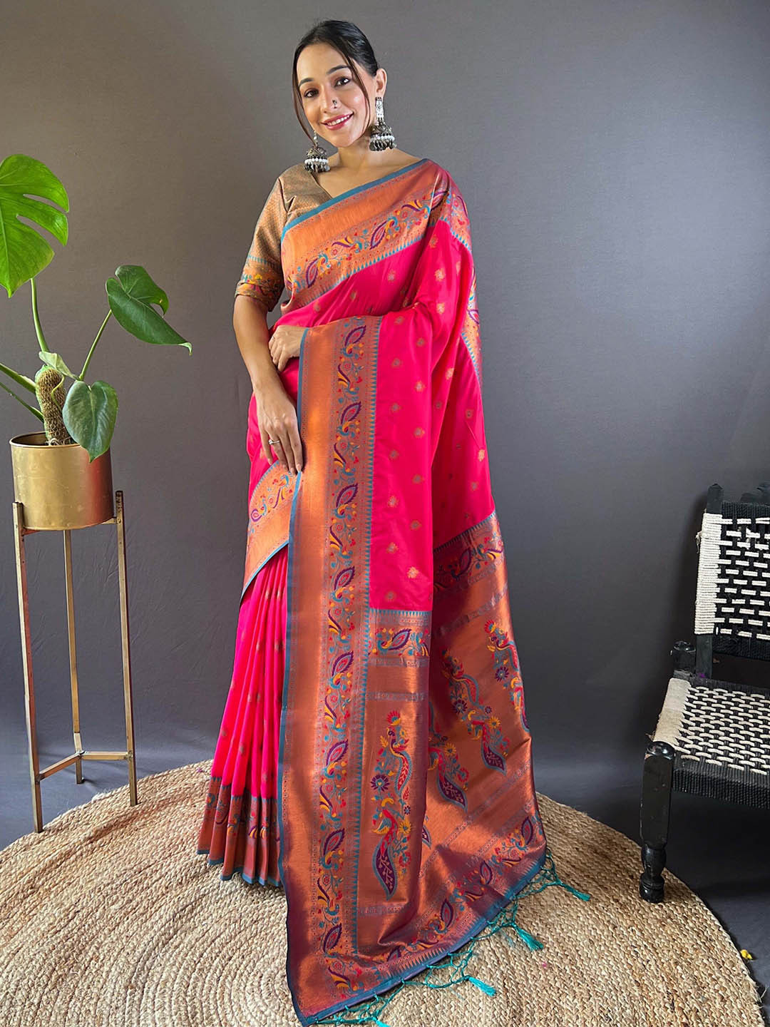DEVATITHI Woven Design Zari Silk Blend Paithani Saree, Pink 
DEVATITHI Woven Design Zari Silk Blend Paithani Saree, Pink