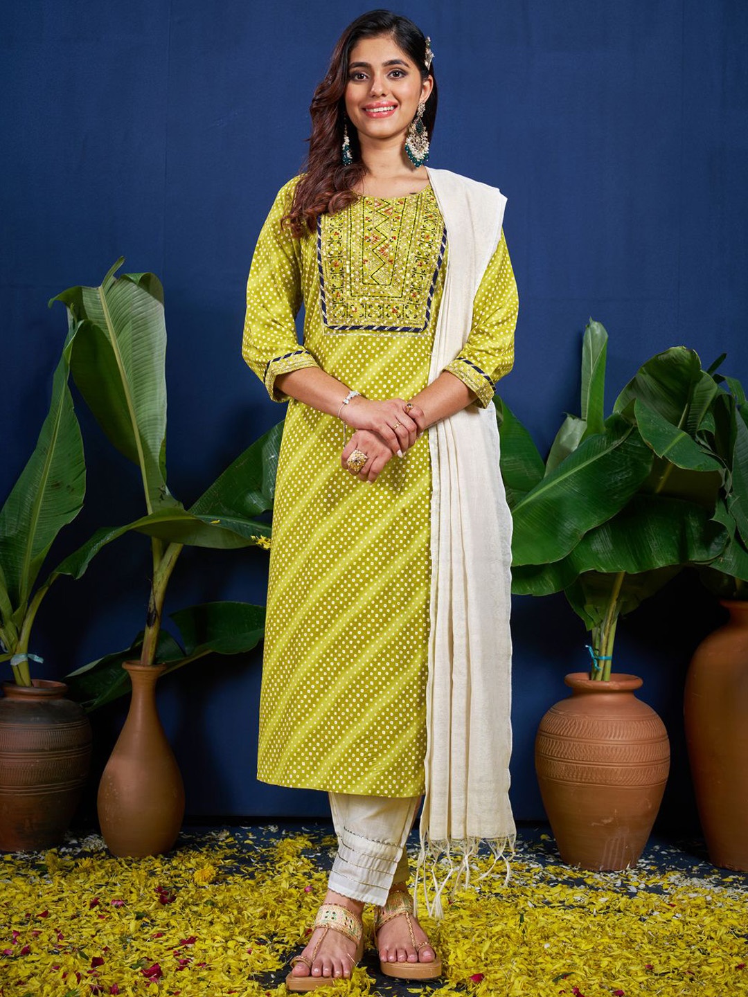 KAYOMMI Women Bandhani Printed Regular Sequinned Kurta with Pyjamas & With Dupatta, Lime green
KAYOMMI Women Bandhani Printed Regular Sequinned Kurta with Pyjamas & With Dupatta, Lime green