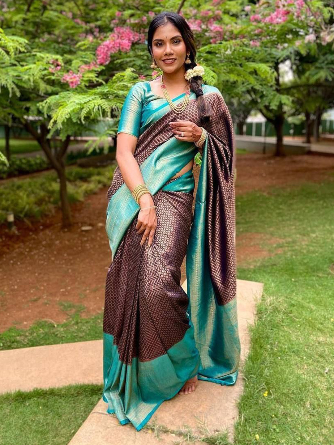 Wuxi Woven Design Pure Silk Banarasi Saree, Navy blue
Wuxi Woven Design Pure Silk Banarasi Saree, Navy blue